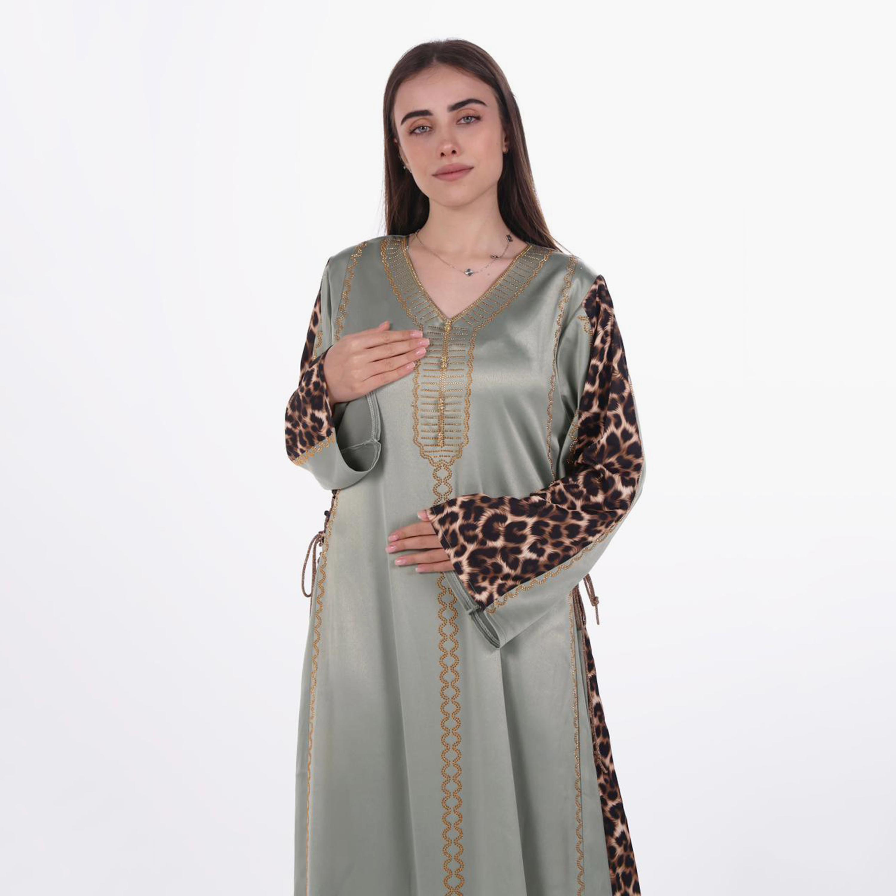جلابية سهرة نسائية بأكمام بنقشة حيوانية وفصوص قماش ساتان من البنت الشرقية-women-arabicclothing-jalabiyas-image-3