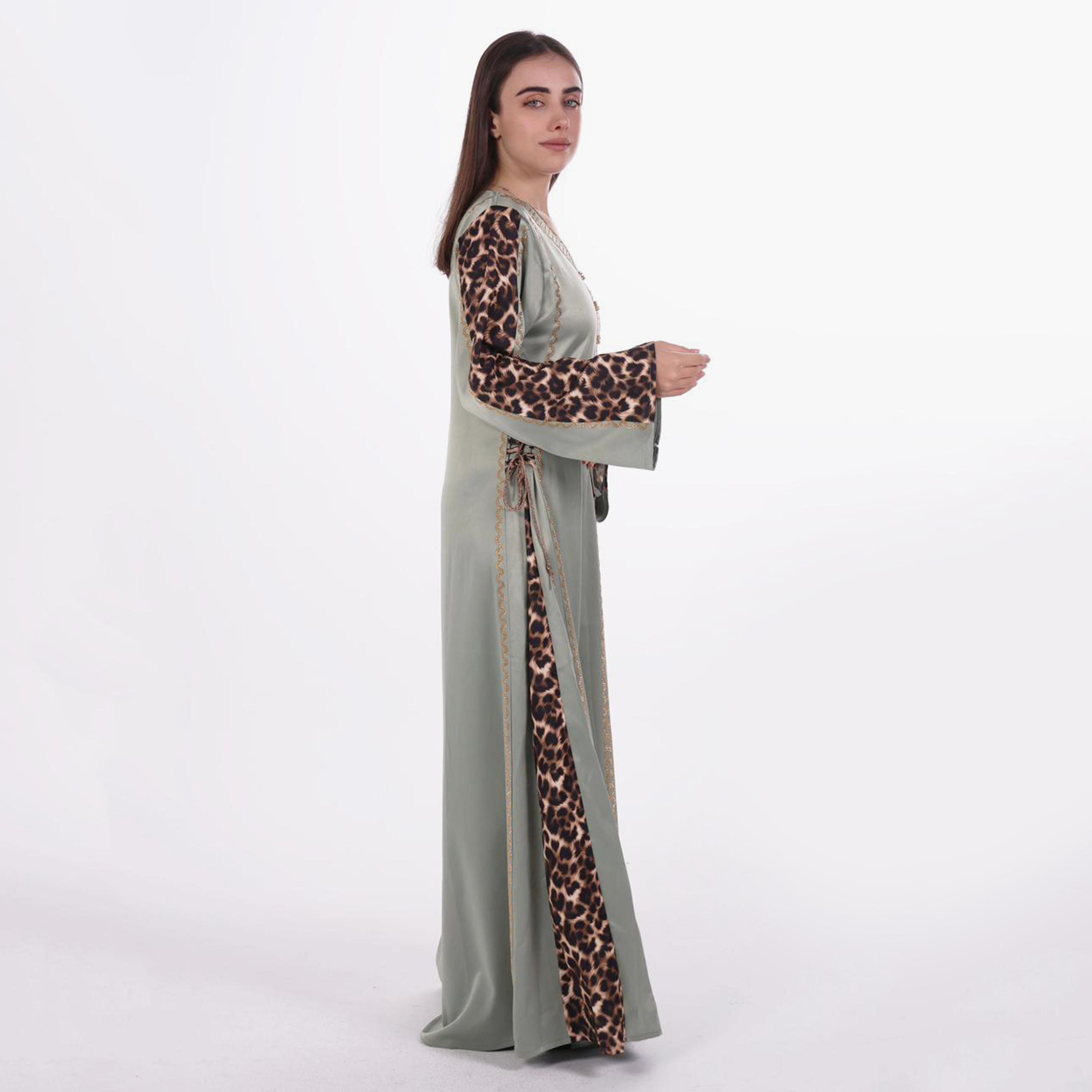 جلابية سهرة نسائية بأكمام بنقشة حيوانية وفصوص قماش ساتان من البنت الشرقية-women-arabicclothing-jalabiyas-image-4