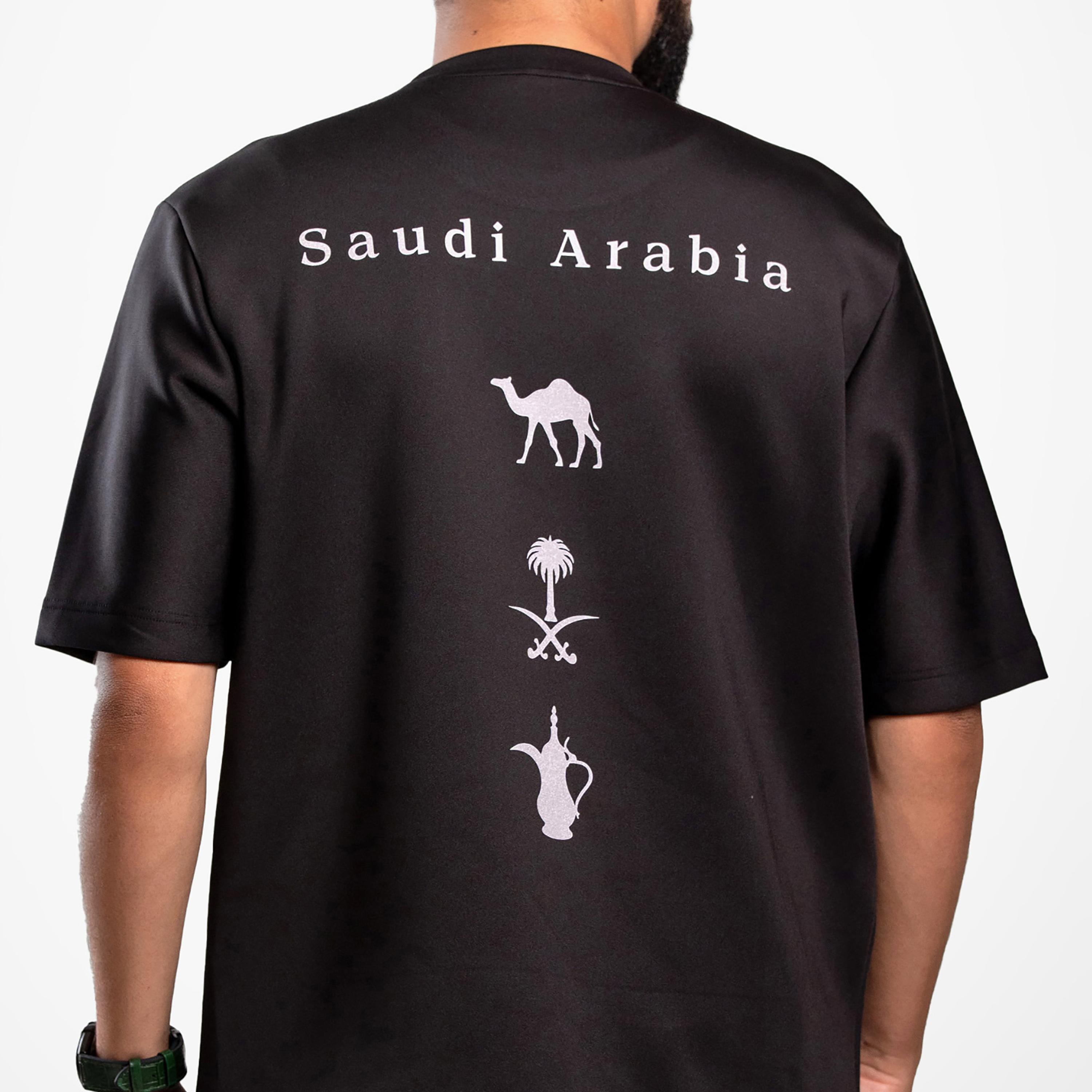 تي شيرت رجالي من sanefn بطبعة تراثية للجمال وبياقة دائرية وأكمام قصيرة لليوم الوطني السعودي-men-clothing-tshirtsandpolos-tshirts-image-4