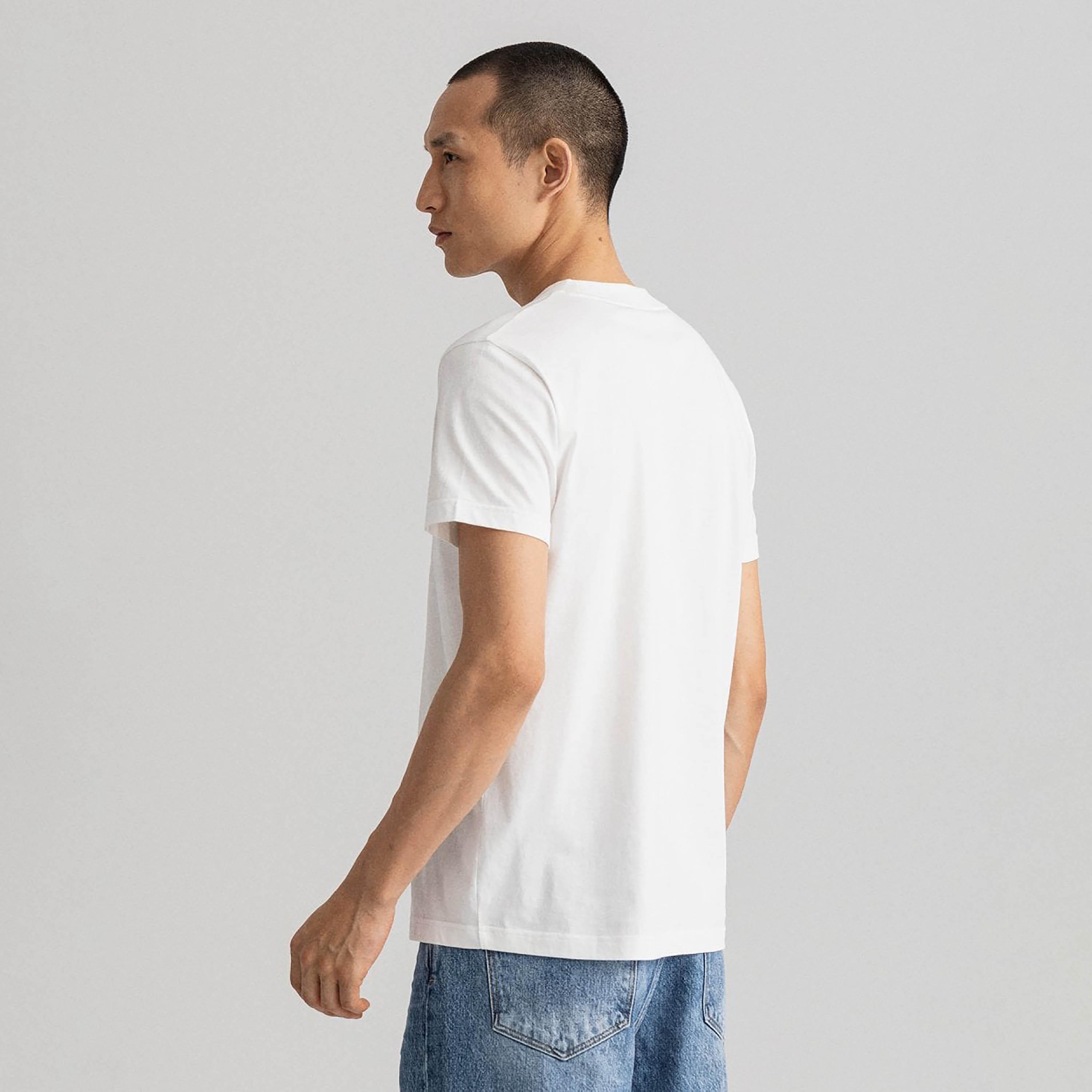 شعار جانت المطرز على الدرع، قميص رجالي بأكمام قصيرة برقبة دائرية-men-clothing-tshirtsandpolos-tshirts-image-4