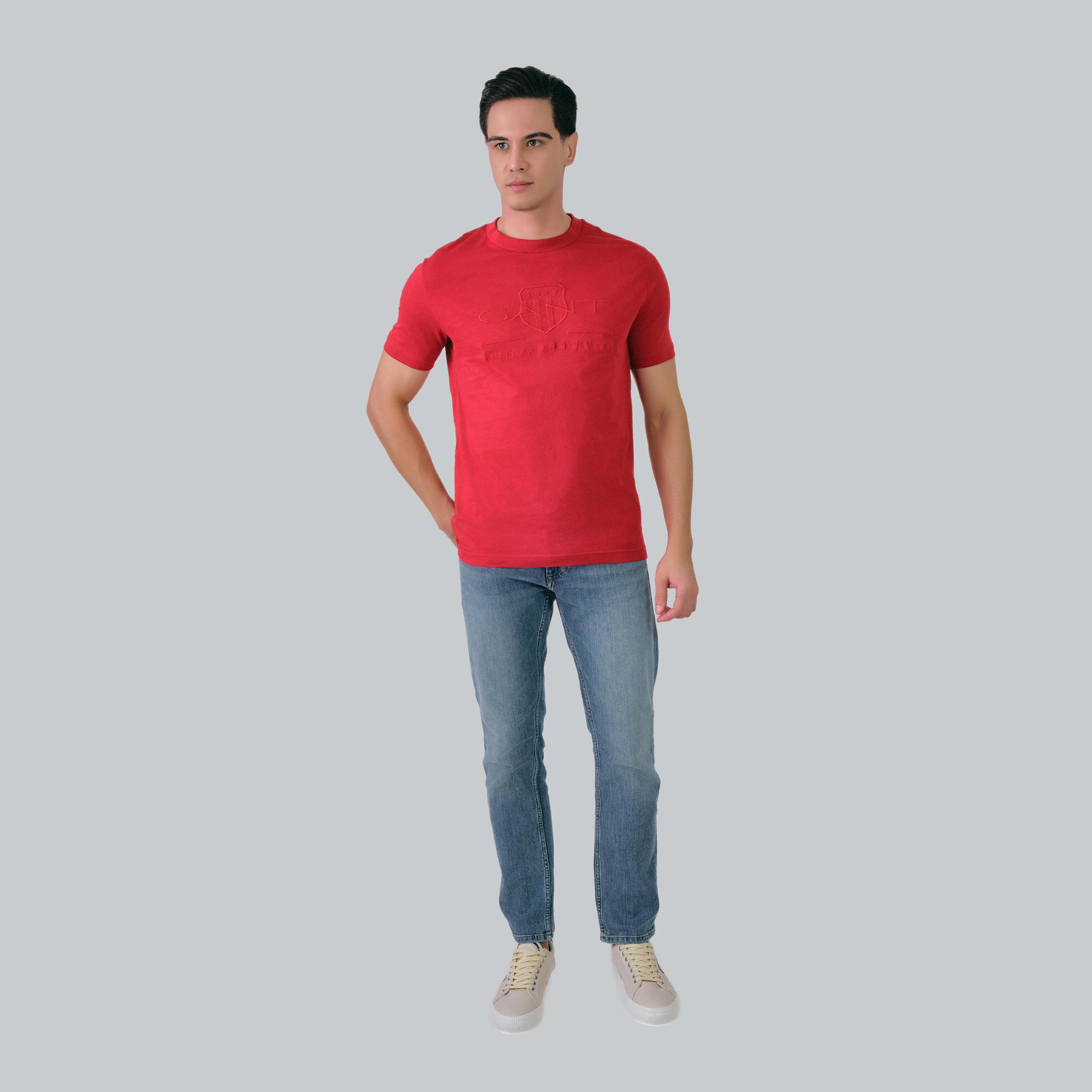 شعار جانت المطرز على الدرع، قميص رجالي بأكمام قصيرة برقبة دائرية-men-clothing-tshirtsandpolos-tshirts-image-7