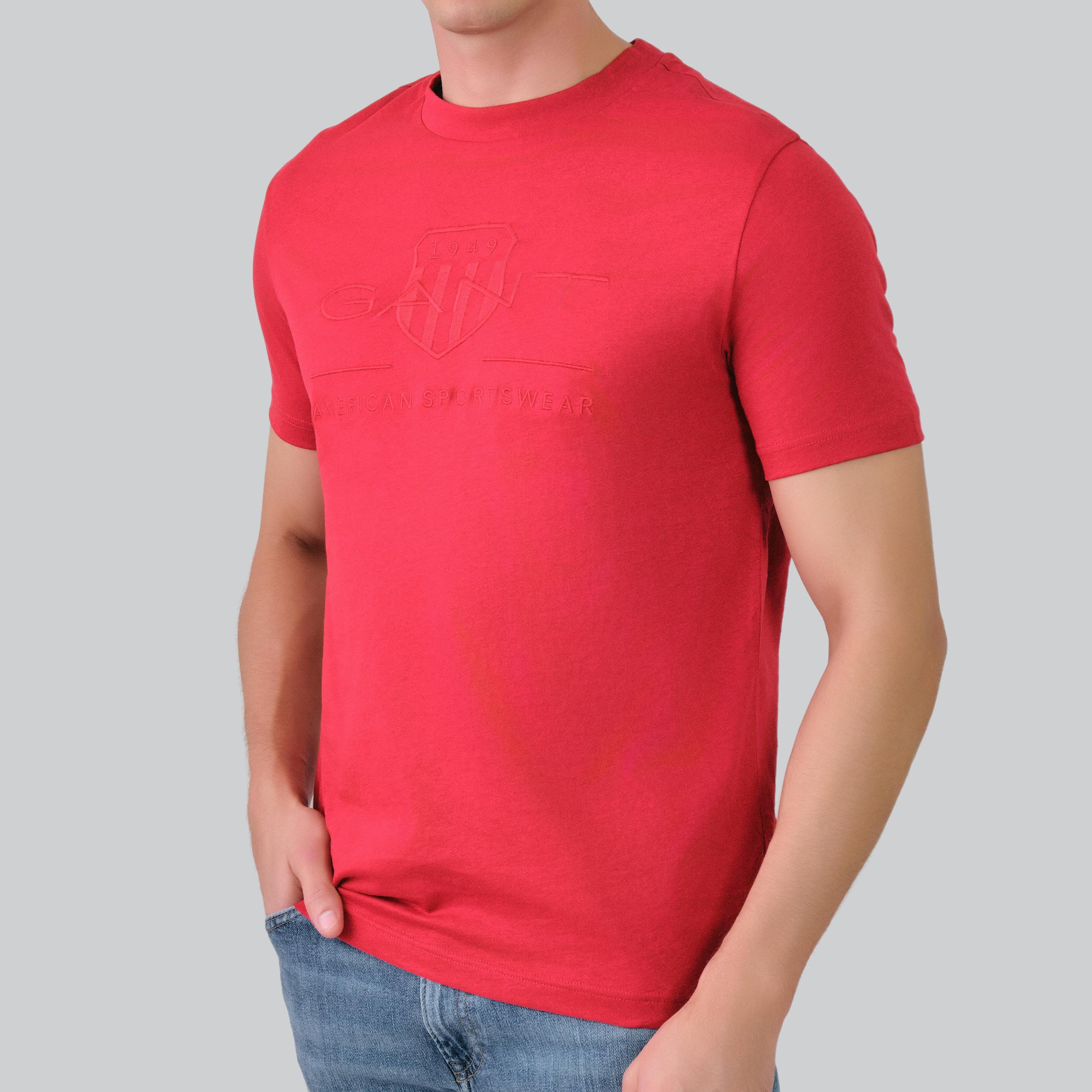 شعار جانت المطرز على الدرع، قميص رجالي بأكمام قصيرة برقبة دائرية-men-clothing-tshirtsandpolos-tshirts-image-8