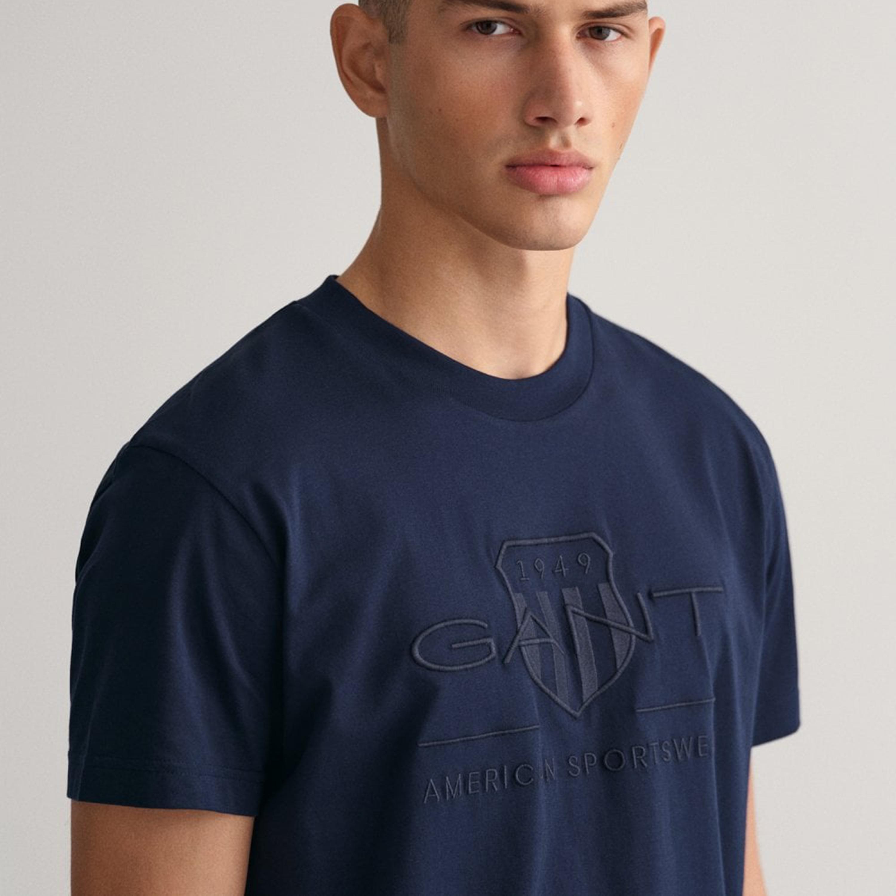 تيشيرت رجالي بياقة دائرية وأكمام قصيرة وشعار مطرز من جانت.-men-clothing-tshirtsandpolos-tshirts-image-3
