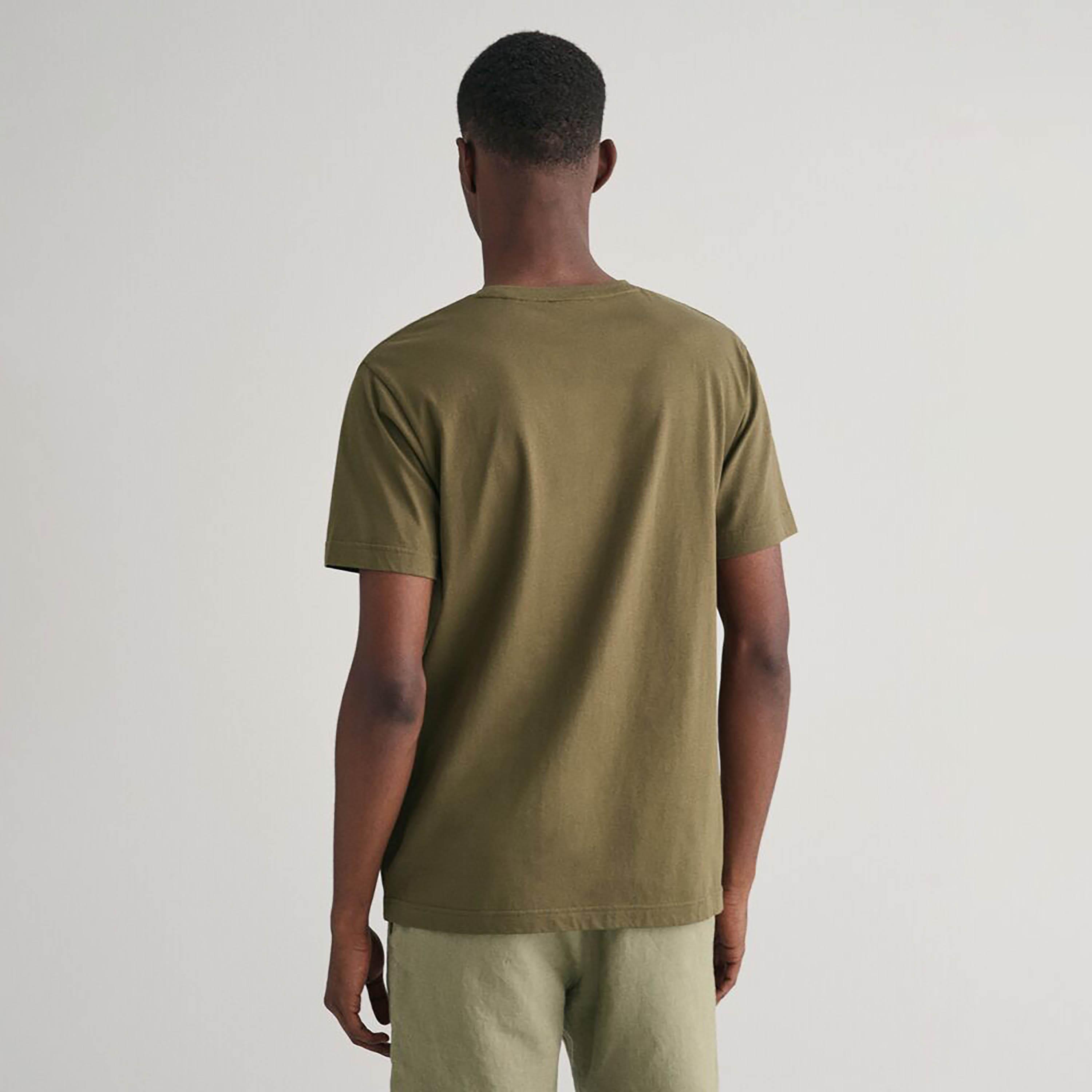 تي شيرت رجالي بأكمام قصيرة وياقة مستديرة وطبعة شعار Gant Shield-men-clothing-tshirtsandpolos-tshirts-image-8