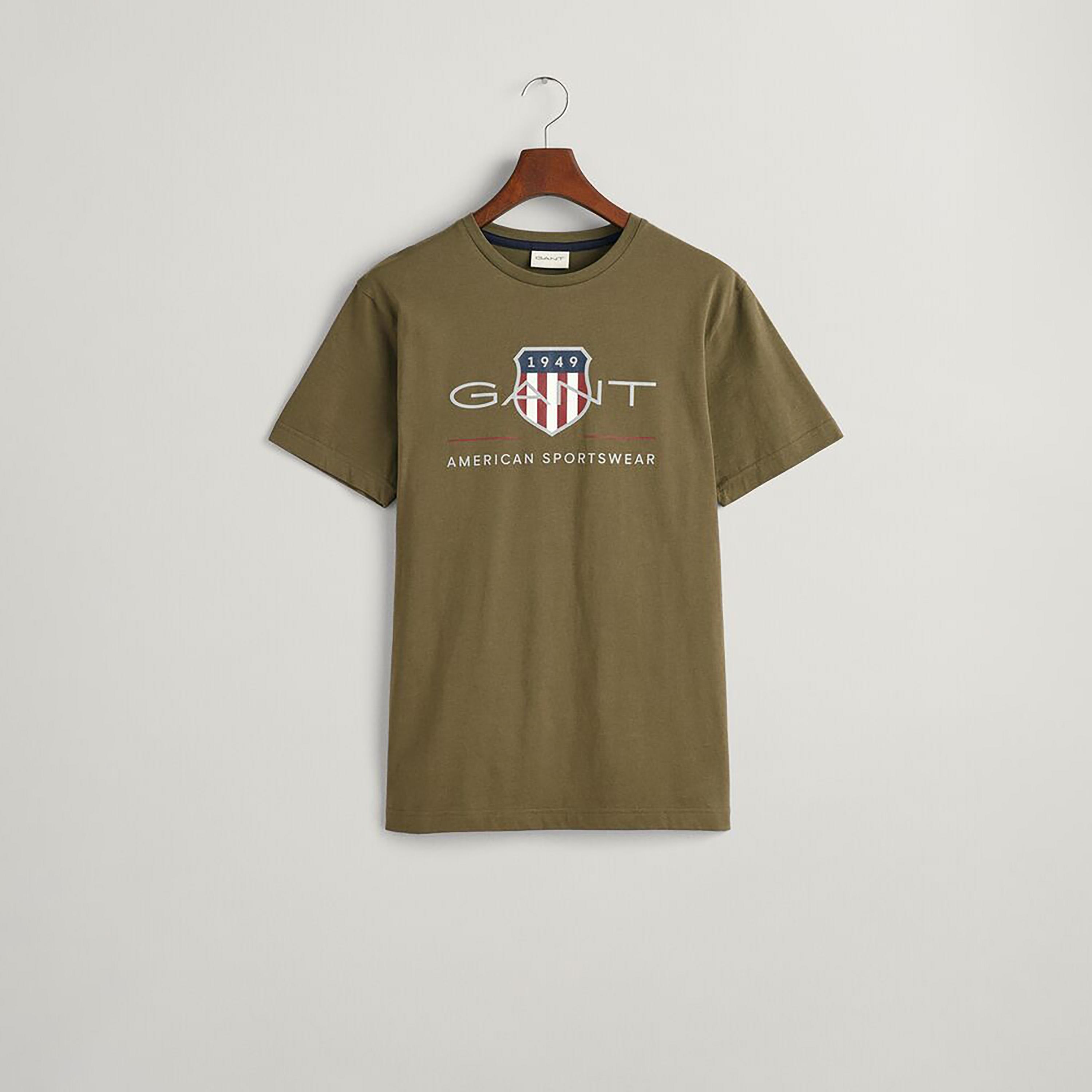 تي شيرت رجالي بأكمام قصيرة وياقة مستديرة وطبعة شعار Gant Shield-men-clothing-tshirtsandpolos-tshirts-image-9
