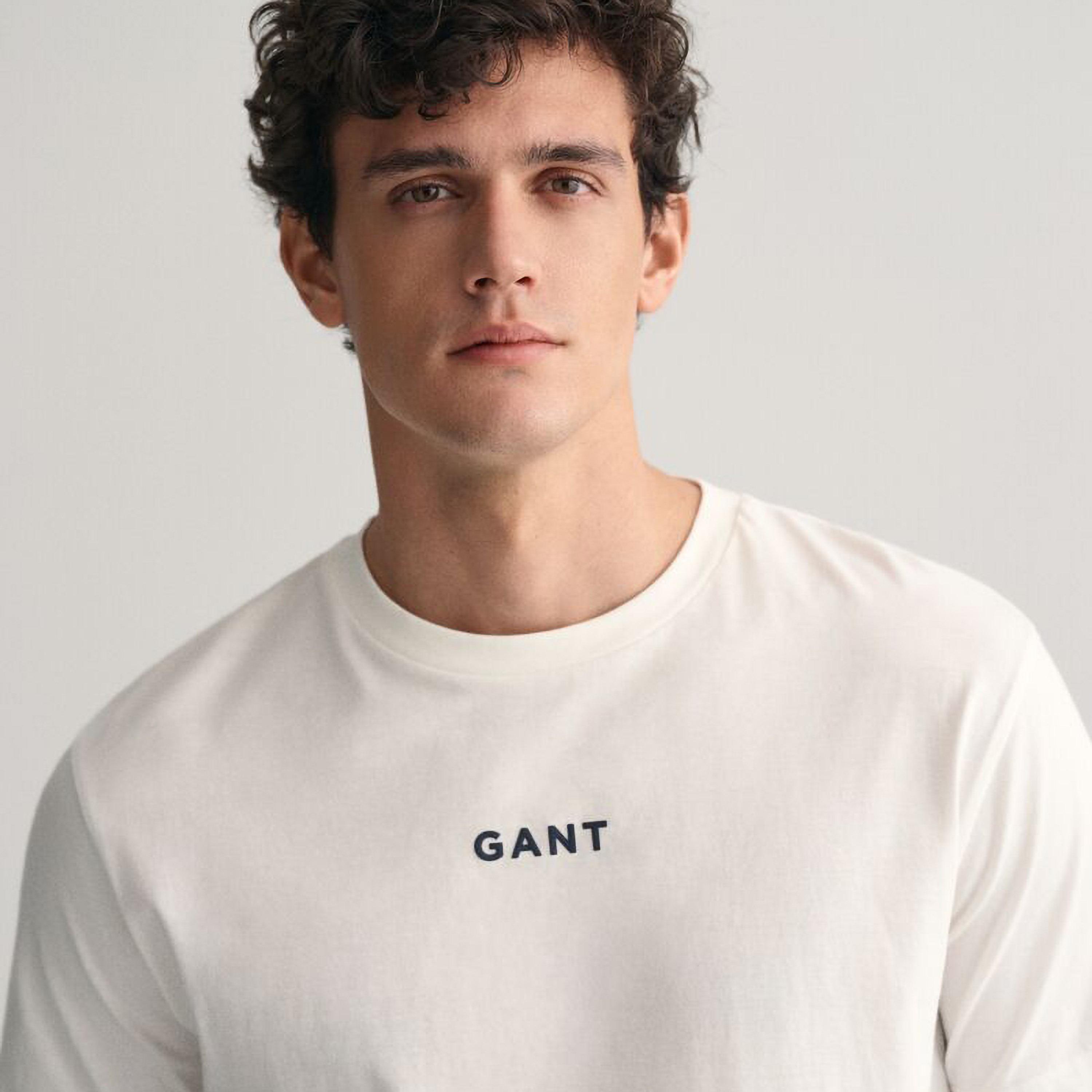 تي شيرت رجالي بأكمام قصيرة ورقبة مستديرة وشعار صغير من Gant-men-clothing-tshirtsandpolos-tshirts-image-3