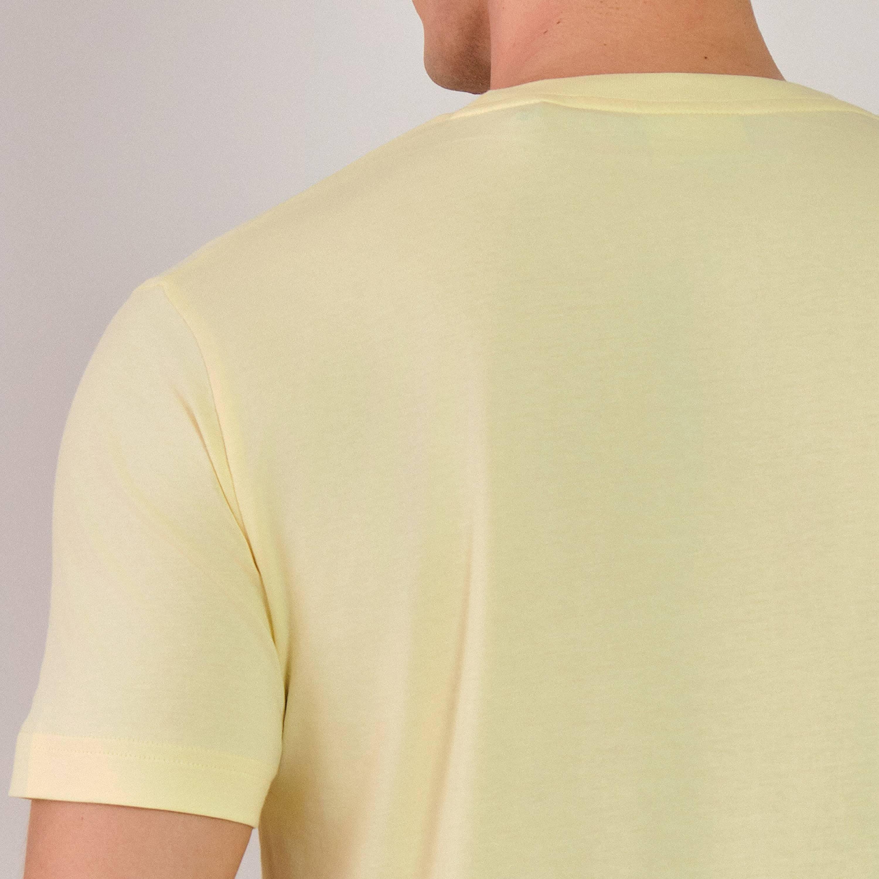 تي شيرت رجالي بأكمام قصيرة ورقبة مستديرة وشعار صغير من Gant-men-clothing-tshirtsandpolos-tshirts-image-23