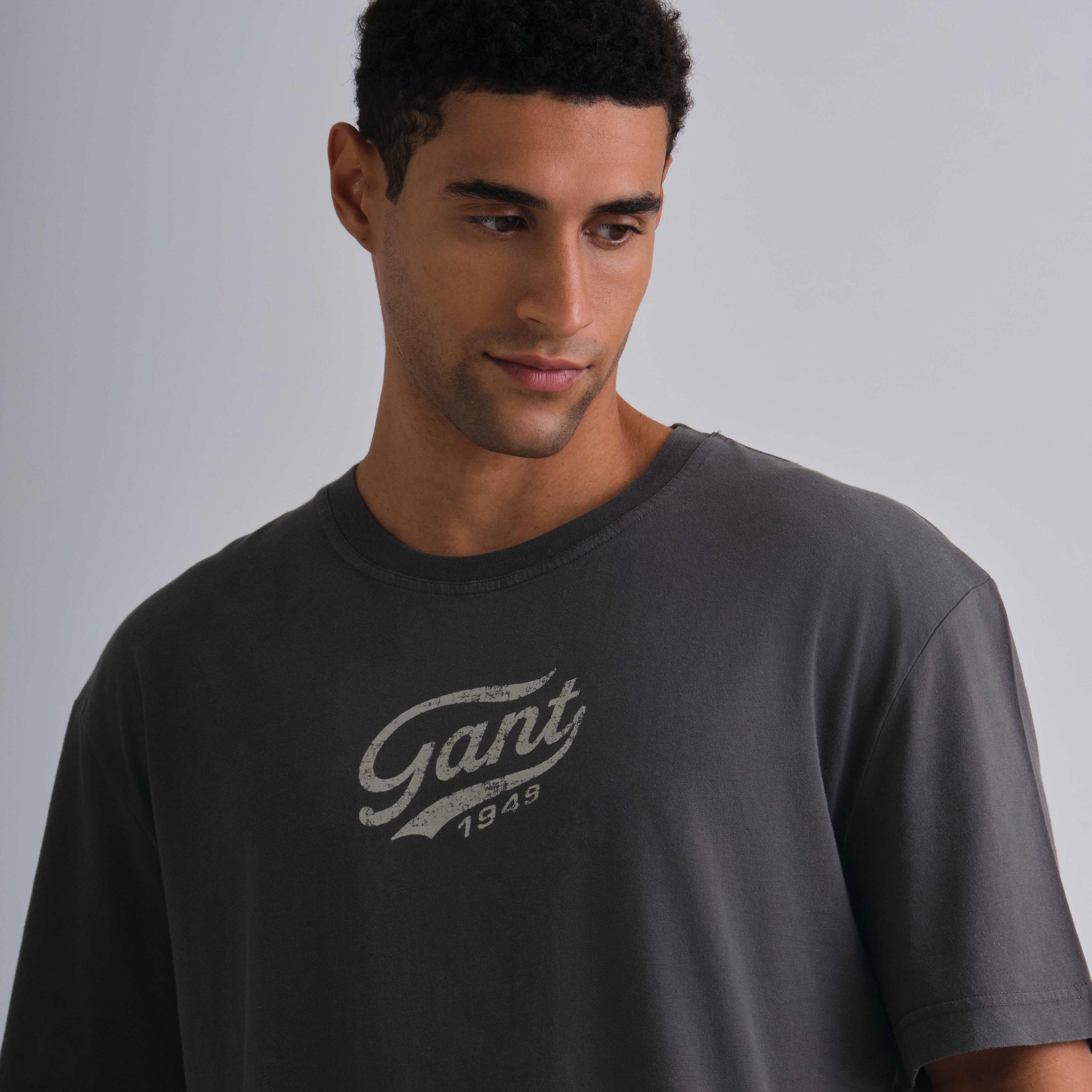 تي شيرت رجالي بأكمام قصيرة وياقة دائرية وطبعة شعار Gant-men-clothing-tshirtsandpolos-tshirts-image-4