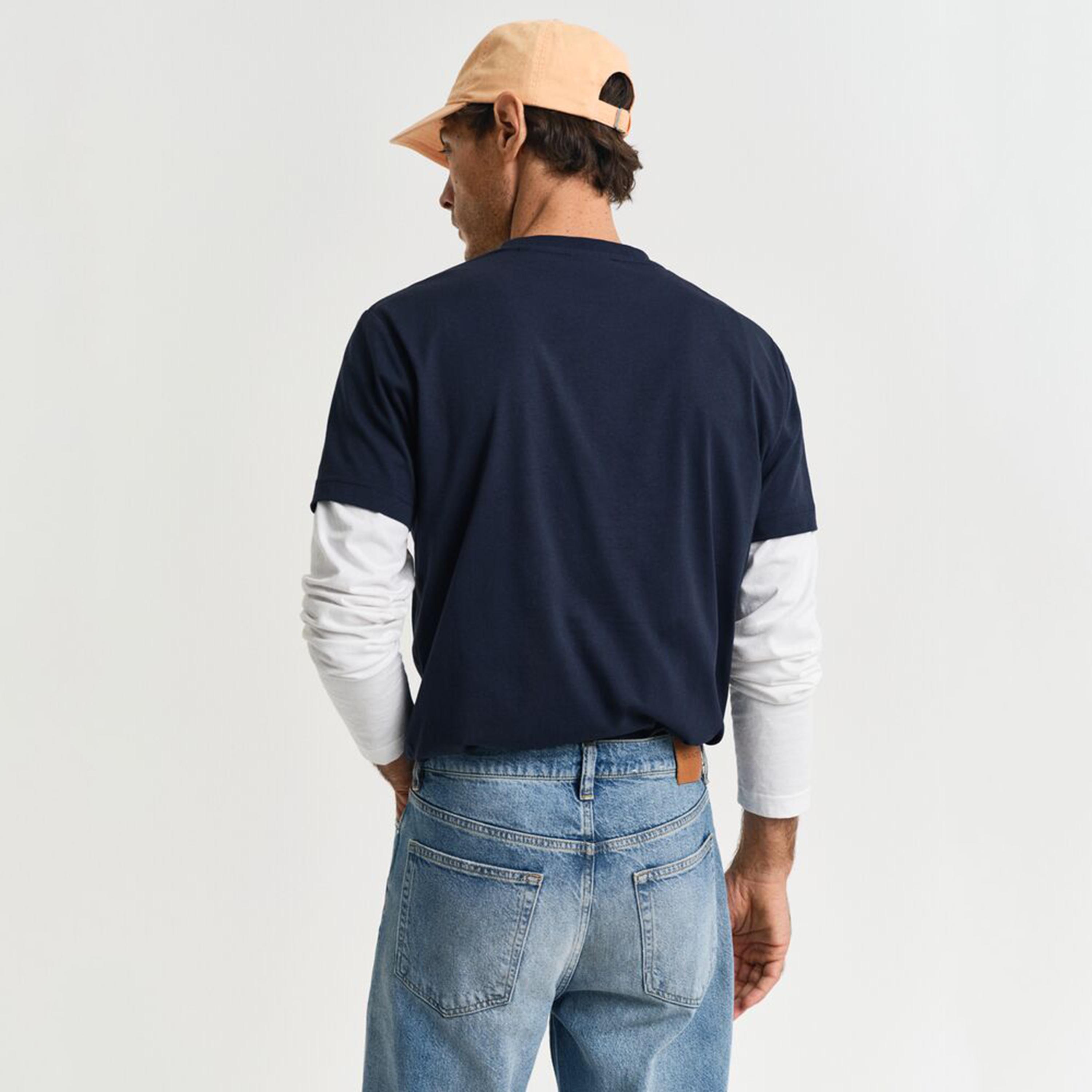 تيشيرت رجالي بياقة دائرية وأكمام قصيرة وطبعة جرافيك من جانت.-men-clothing-tshirtsandpolos-tshirts-image-4