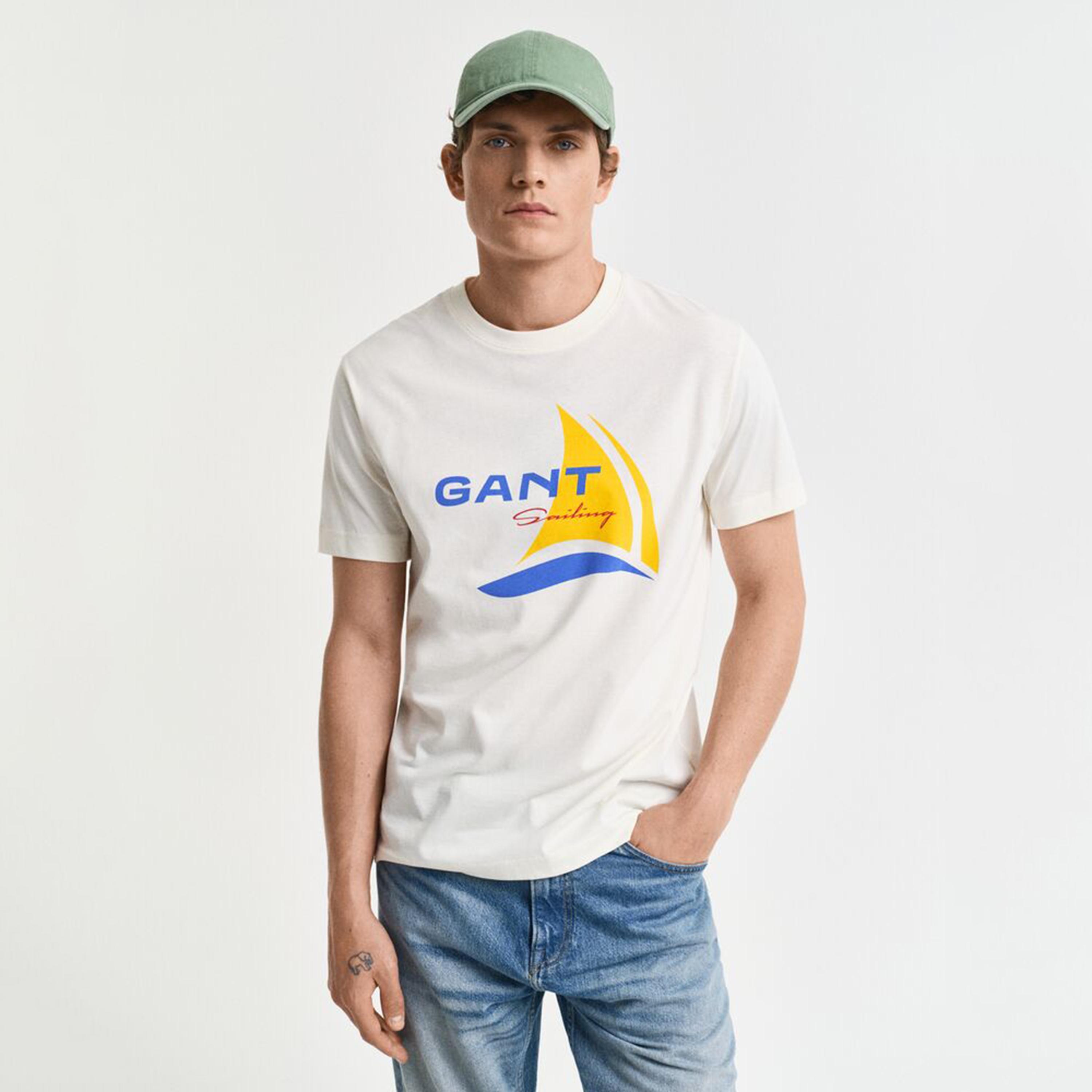 تيشيرت رجالي بياقة دائرية وأكمام قصيرة وطبعة جرافيك من جانت.-men-clothing-tshirtsandpolos-tshirts-image-1