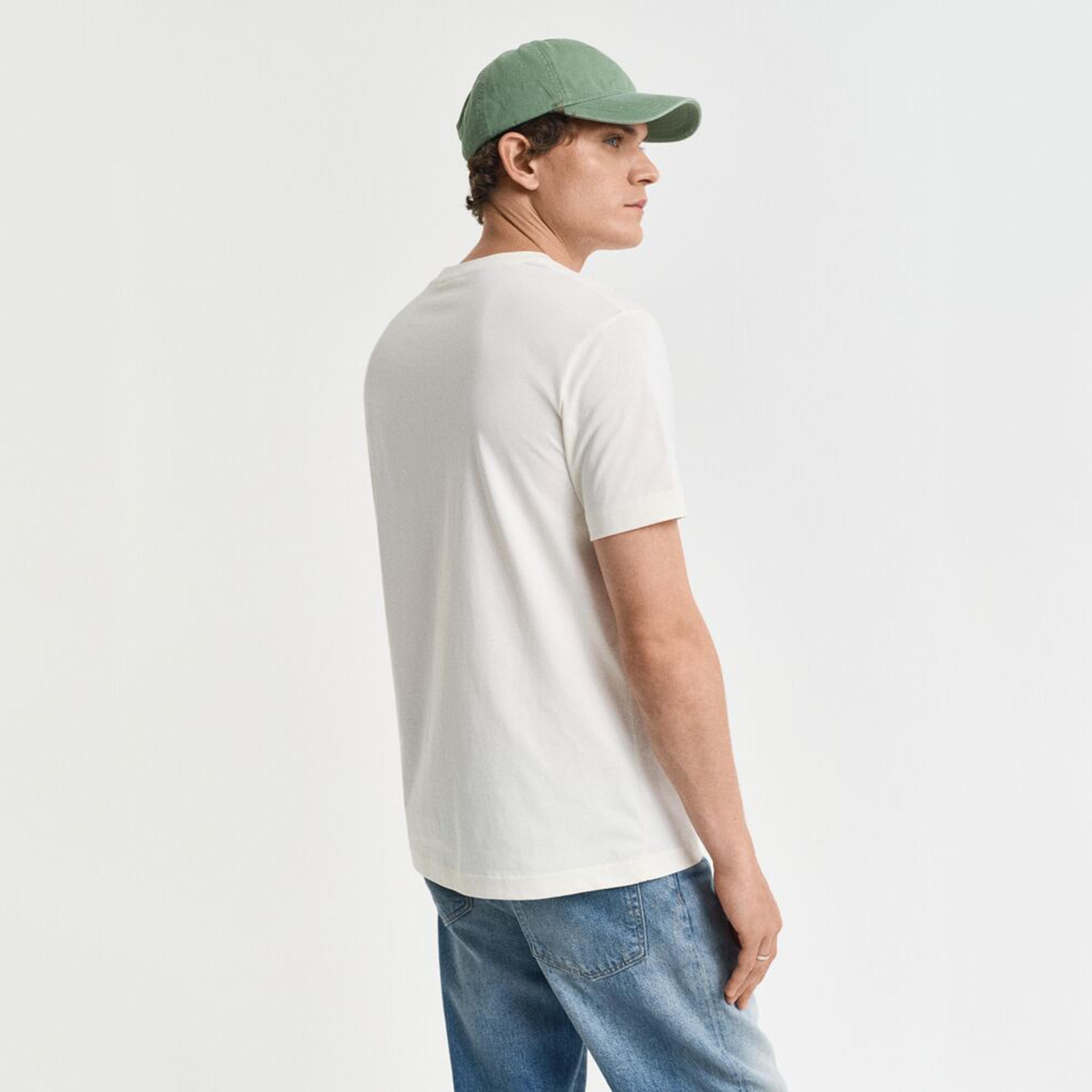 تيشيرت رجالي بياقة دائرية وأكمام قصيرة وطبعة جرافيك من جانت.-men-clothing-tshirtsandpolos-tshirts-image-4