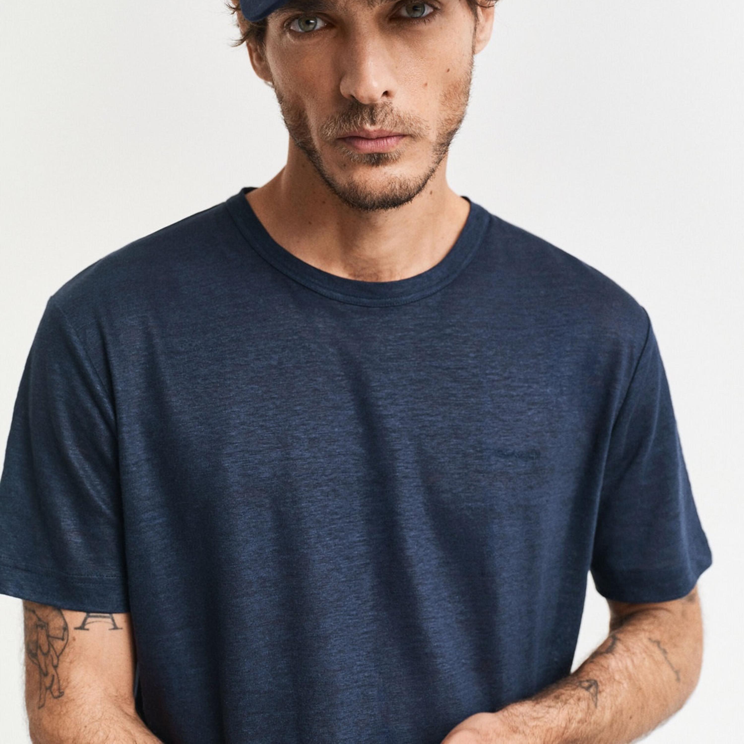 تيشرت كتان رجالي سادة بياقة مستديرة وأكمام قصيرة من غانت-men-clothing-tshirtsandpolos-tshirts-image-2