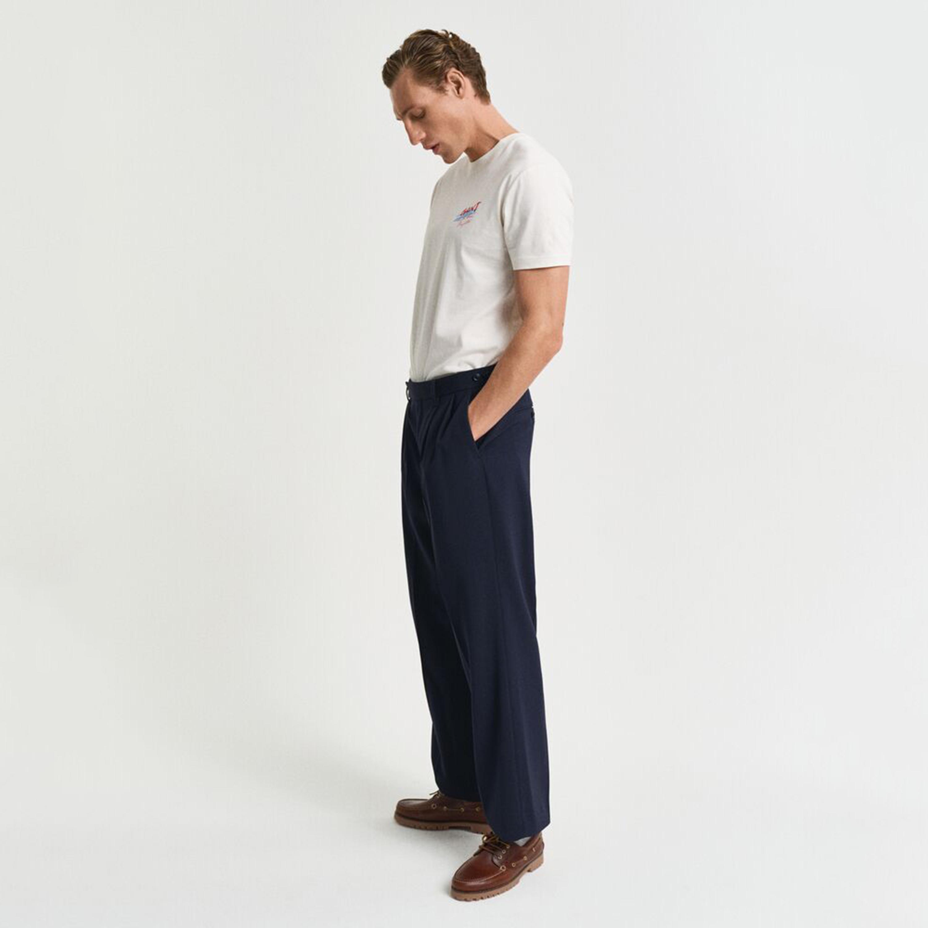 تيشيرت رجالي بياقة دائرية وأكمام قصيرة وطبعة جرافيك من جانت.-men-clothing-tshirtsandpolos-tshirts-image-2