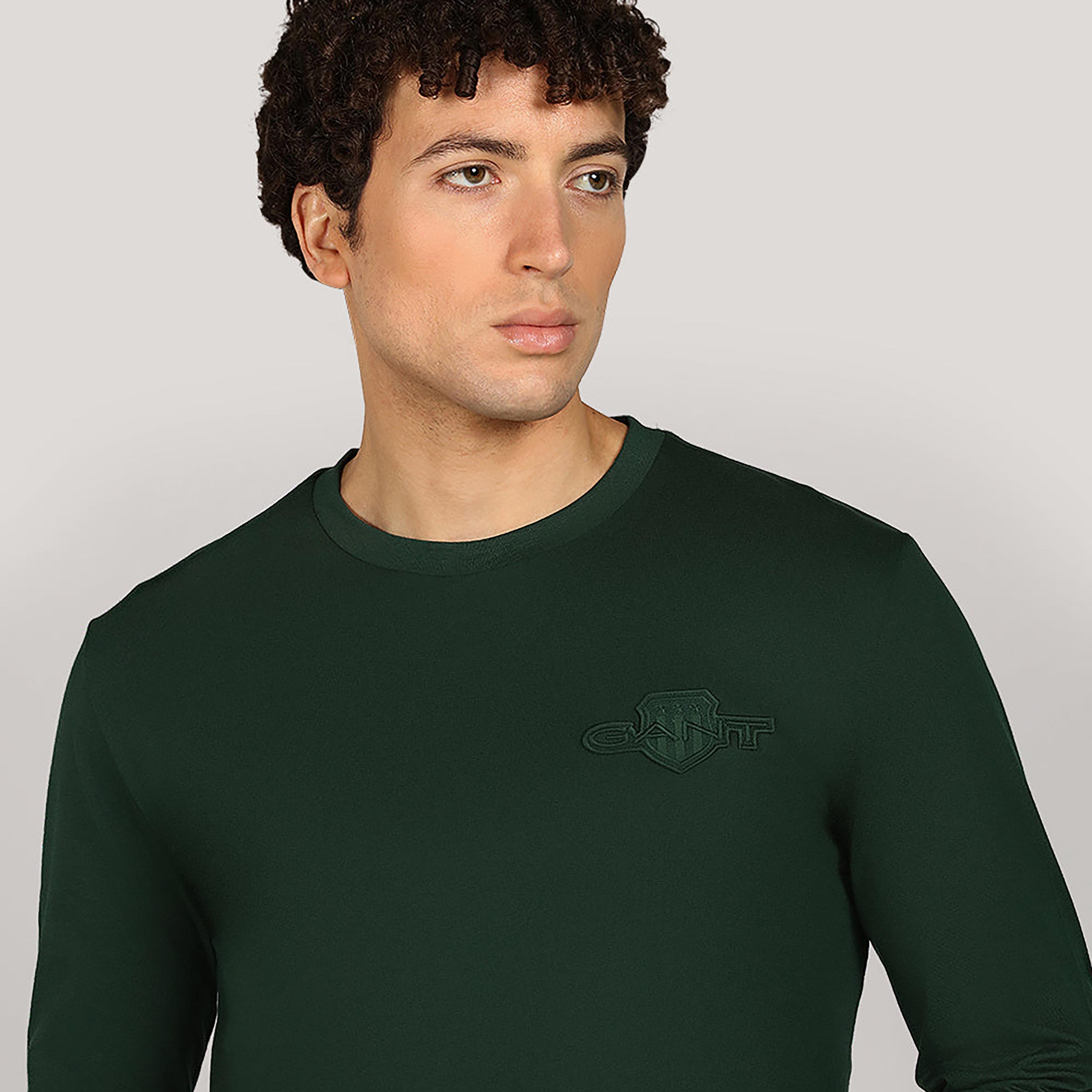 تيشيرت رجالي بياقة دائرية وأكمام طويلة، بشعار مطرز من جانت-men-clothing-tshirtsandpolos-tshirts-image-7