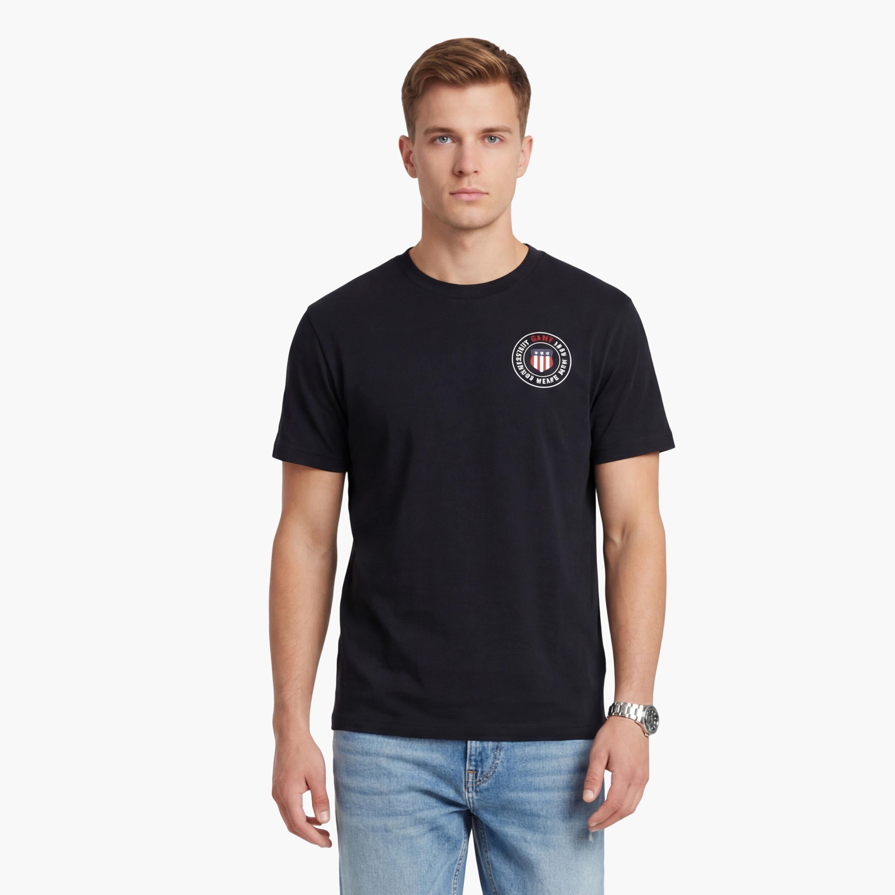 تيشيرت رجالي بياقة دائرية وأكمام قصيرة وطبعة جرافيك من جانت.-men-clothing-tshirtsandpolos-tshirts-image-7