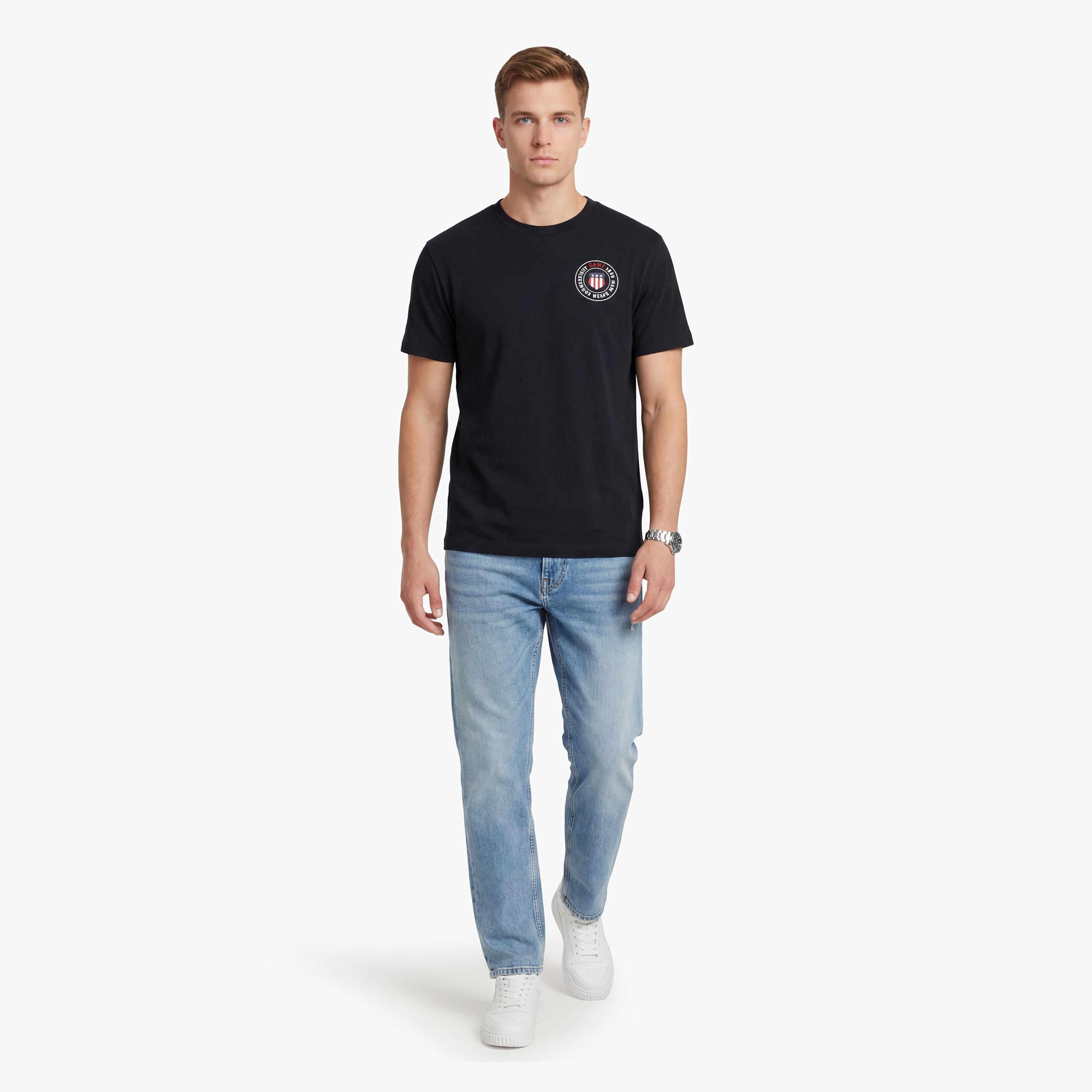 تيشيرت رجالي بياقة دائرية وأكمام قصيرة وطبعة جرافيك من جانت.-men-clothing-tshirtsandpolos-tshirts-image-8