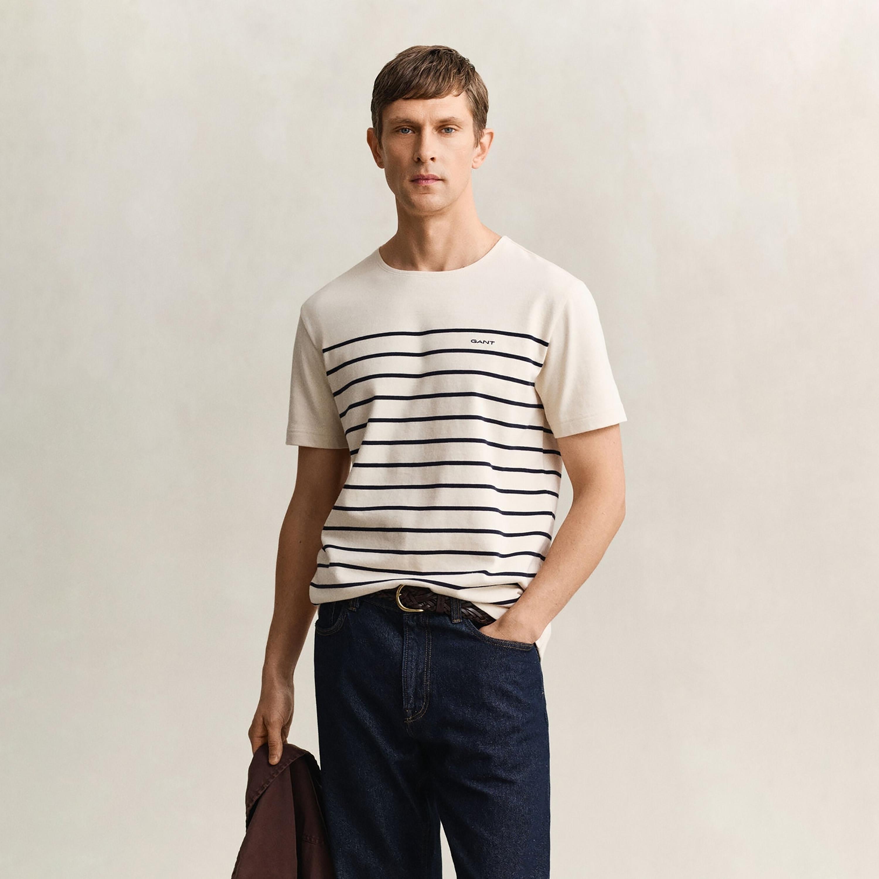 تيشيرت رجالي بياقة دائرية وأكمام قصيرة ومخطط من جانت.-men-clothing-tshirtsandpolos-tshirts-image-1