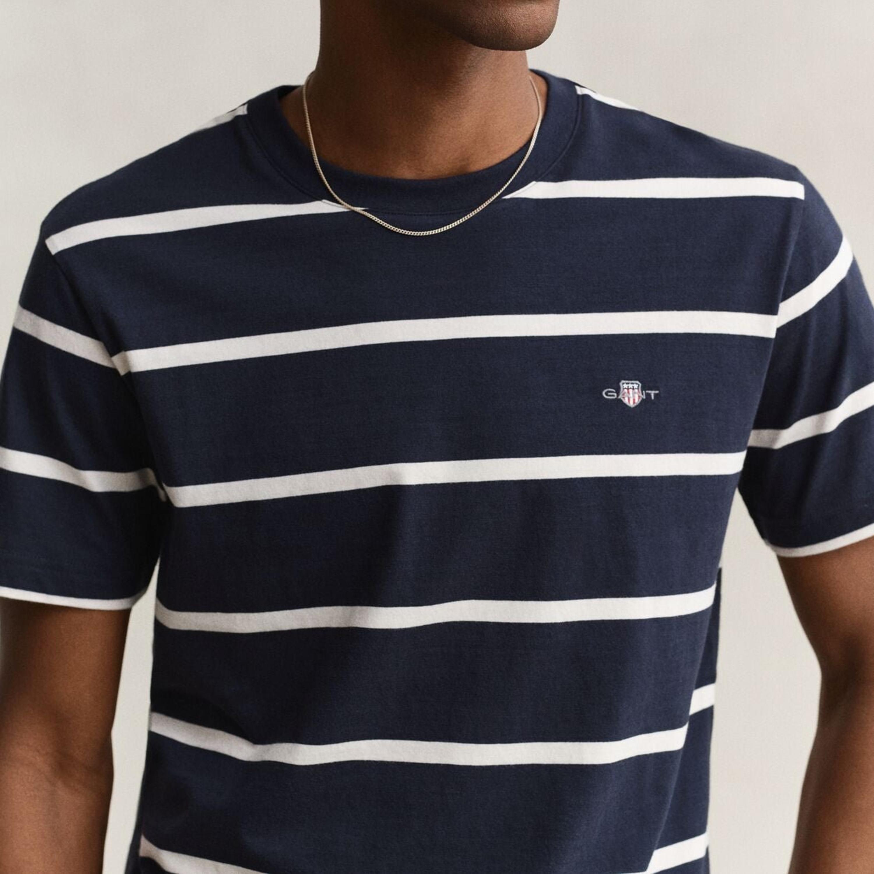 تيشيرت رجالي بياقة دائرية وأكمام قصيرة ومخطط من جانت.-men-clothing-tshirtsandpolos-tshirts-image-8