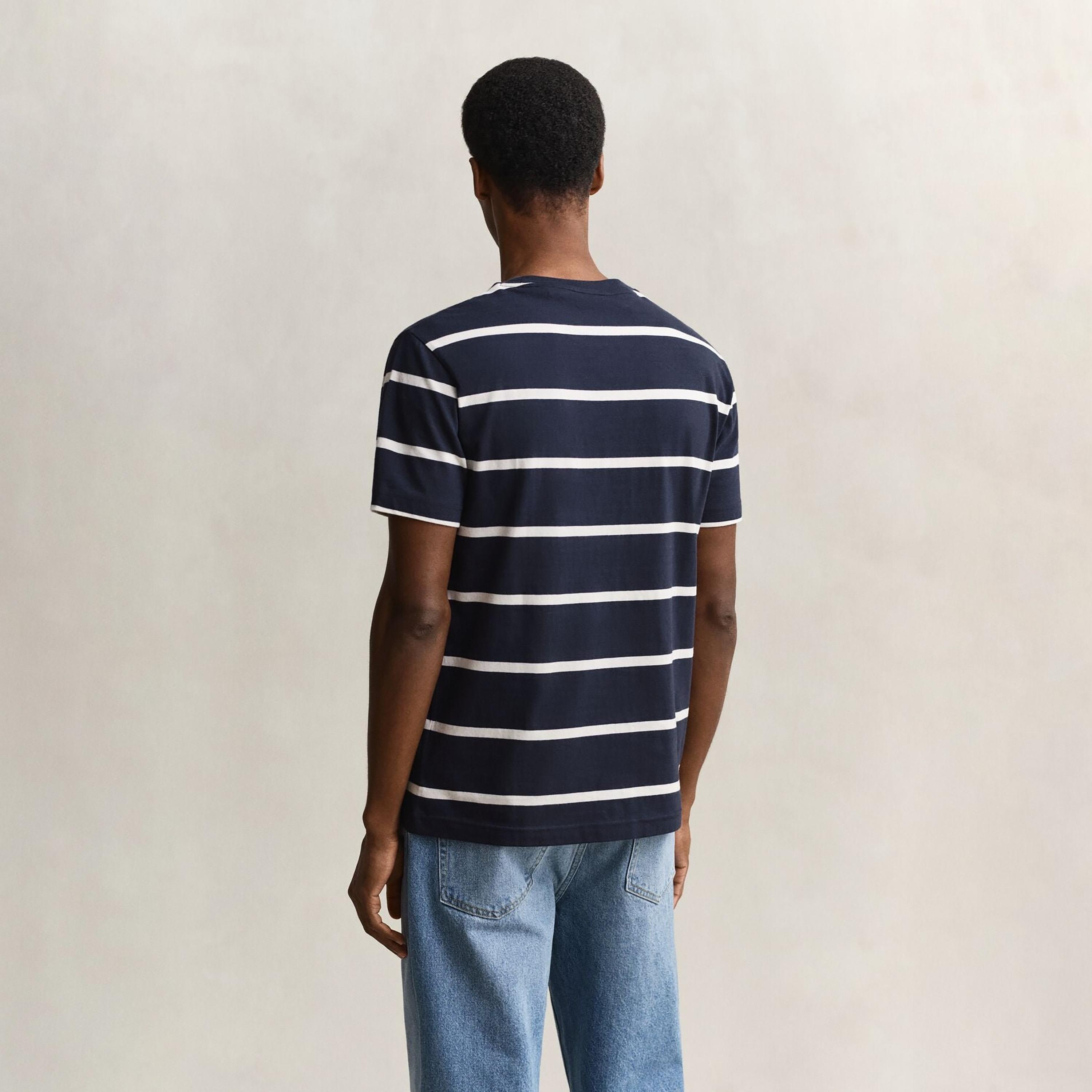 تيشيرت رجالي بياقة دائرية وأكمام قصيرة ومخطط من جانت.-men-clothing-tshirtsandpolos-tshirts-image-9