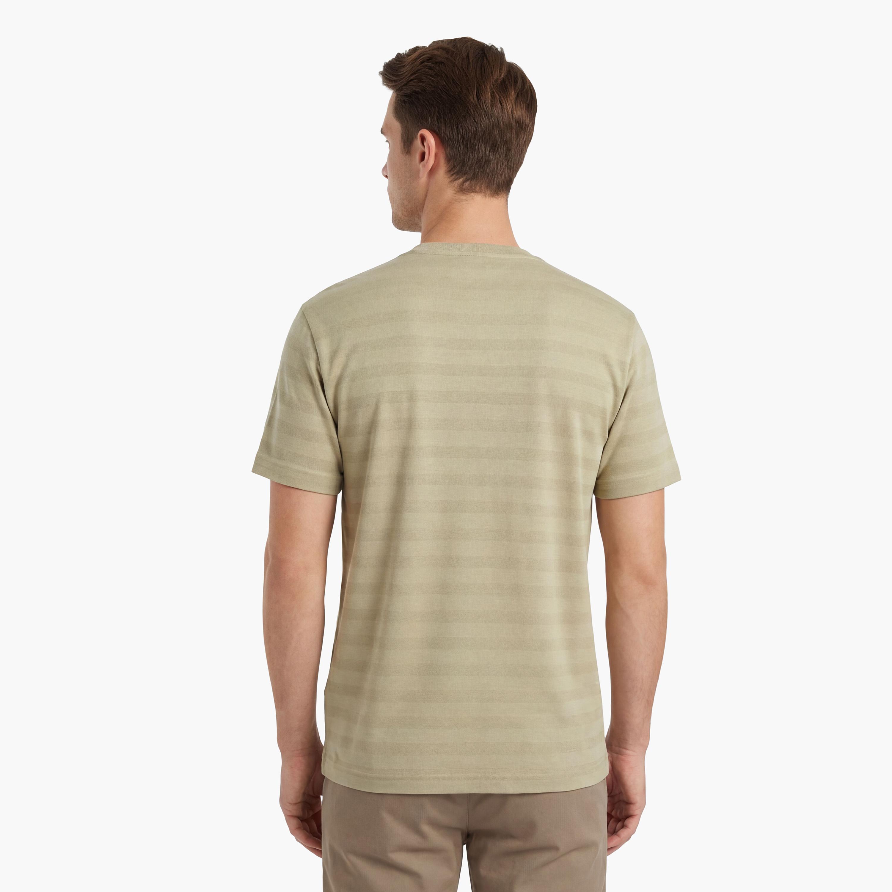 تي شيرت رجالي بأكمام قصيرة وياقة "كرو نيك" بتصميم مخطط بارز من جانت-men-clothing-tshirtsandpolos-tshirts-image-10