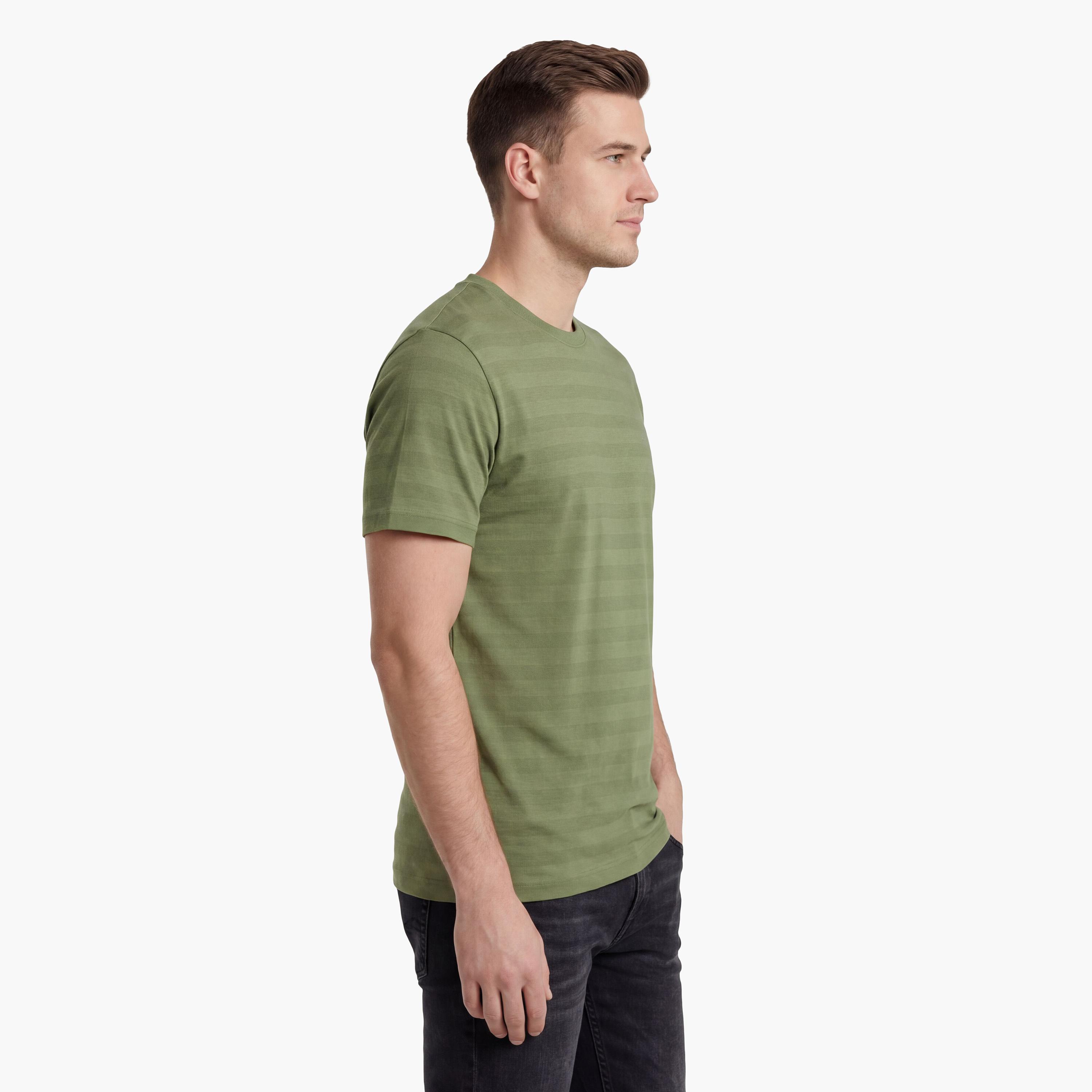 تي شيرت رجالي بأكمام قصيرة وياقة "كرو نيك" بتصميم مخطط بارز من جانت-men-clothing-tshirtsandpolos-tshirts-image-15
