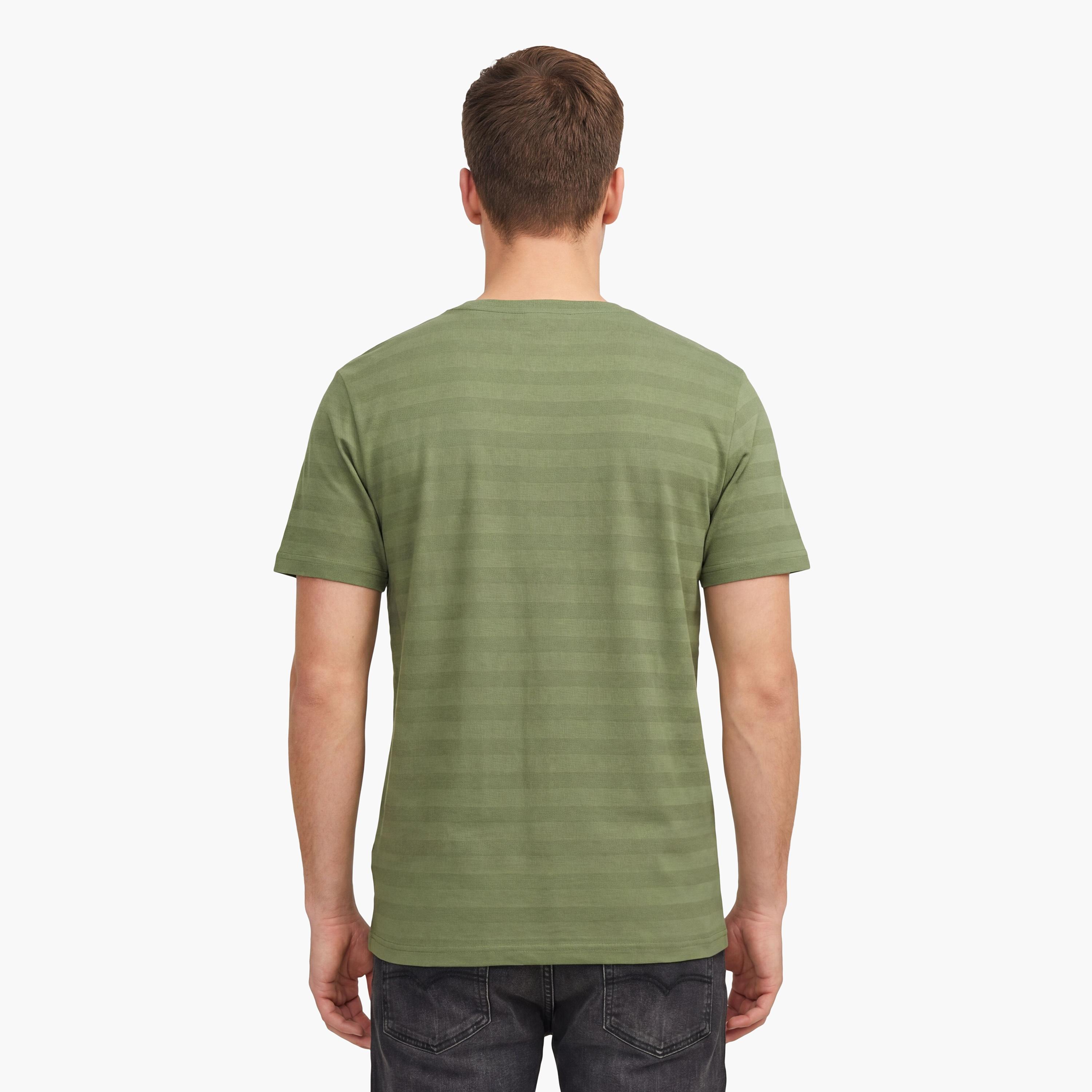 تي شيرت رجالي بأكمام قصيرة وياقة "كرو نيك" بتصميم مخطط بارز من جانت-men-clothing-tshirtsandpolos-tshirts-image-16