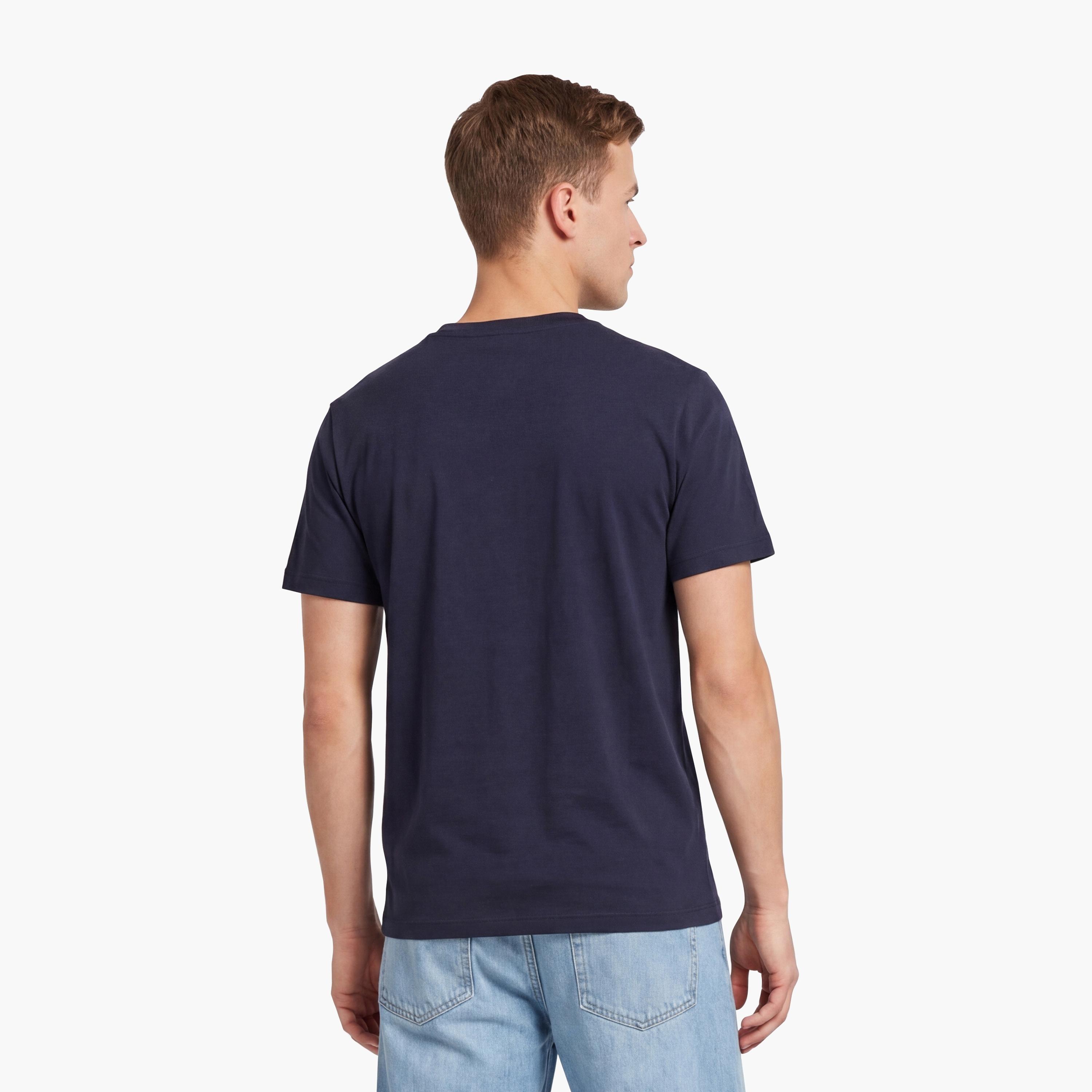 تيشرت رجالي بطبعة صغيرة بياقة مستديرة وأكمام قصيرة من غانت-men-clothing-tshirtsandpolos-tshirts-image-4