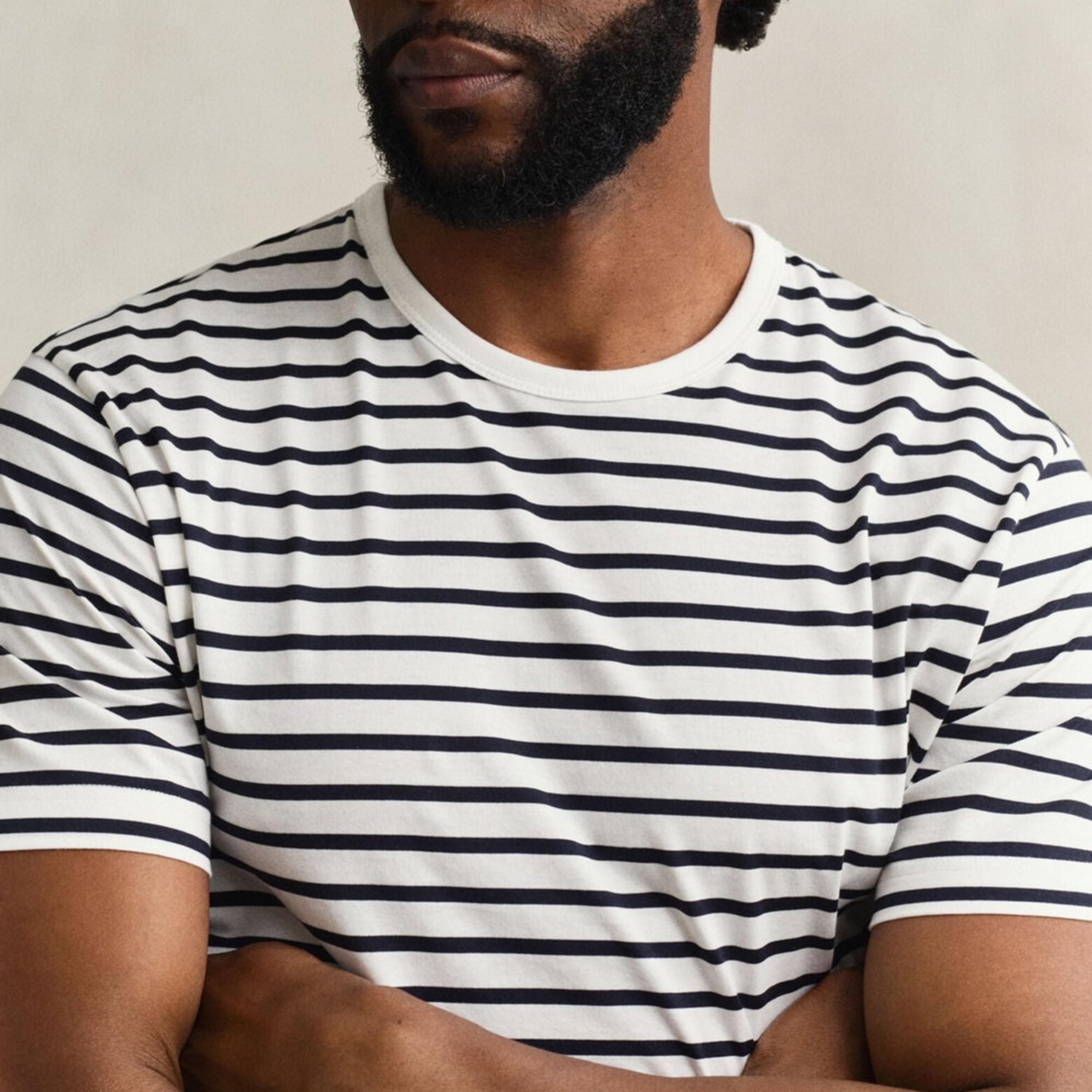 تيشيرت رجالي بياقة دائرية وأكمام قصيرة ومخطط من جانت.-men-clothing-tshirtsandpolos-tshirts-image-3