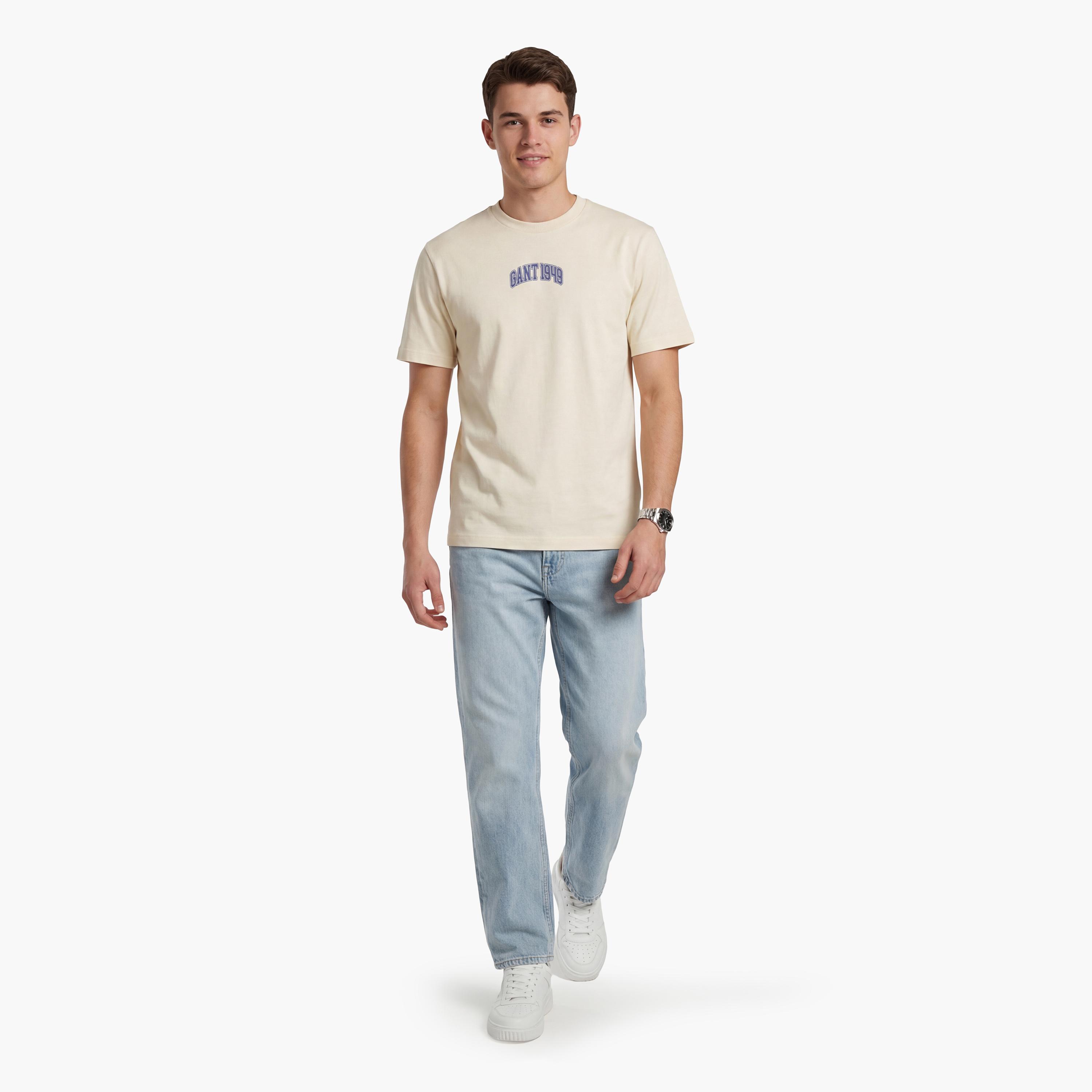تيشيرت رجالي بياقة دائرية وأكمام قصيرة وطبعة جرافيك من جانت.-men-clothing-tshirtsandpolos-tshirts-image-2