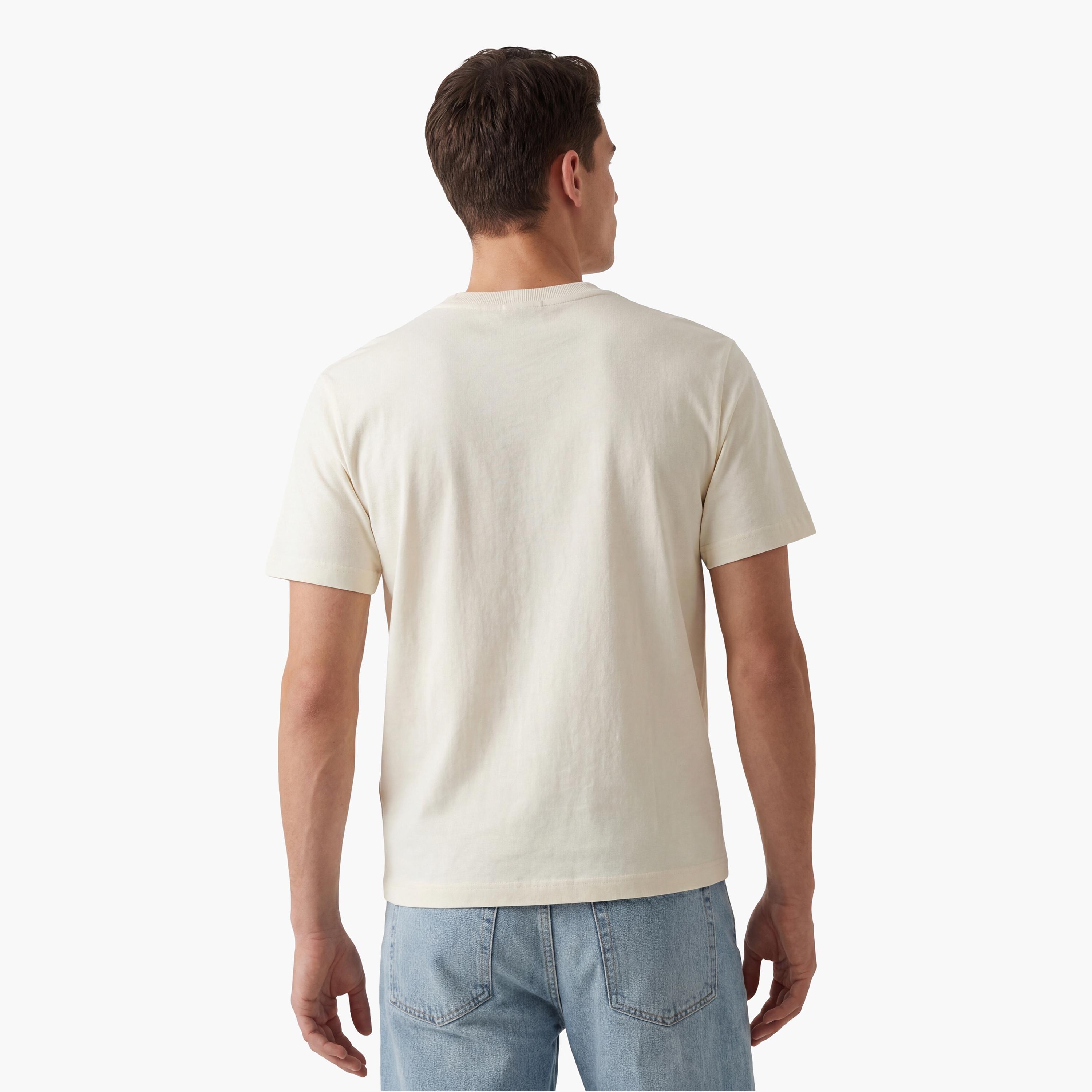تيشيرت رجالي بياقة دائرية وأكمام قصيرة وطبعة جرافيك من جانت.-men-clothing-tshirtsandpolos-tshirts-image-4