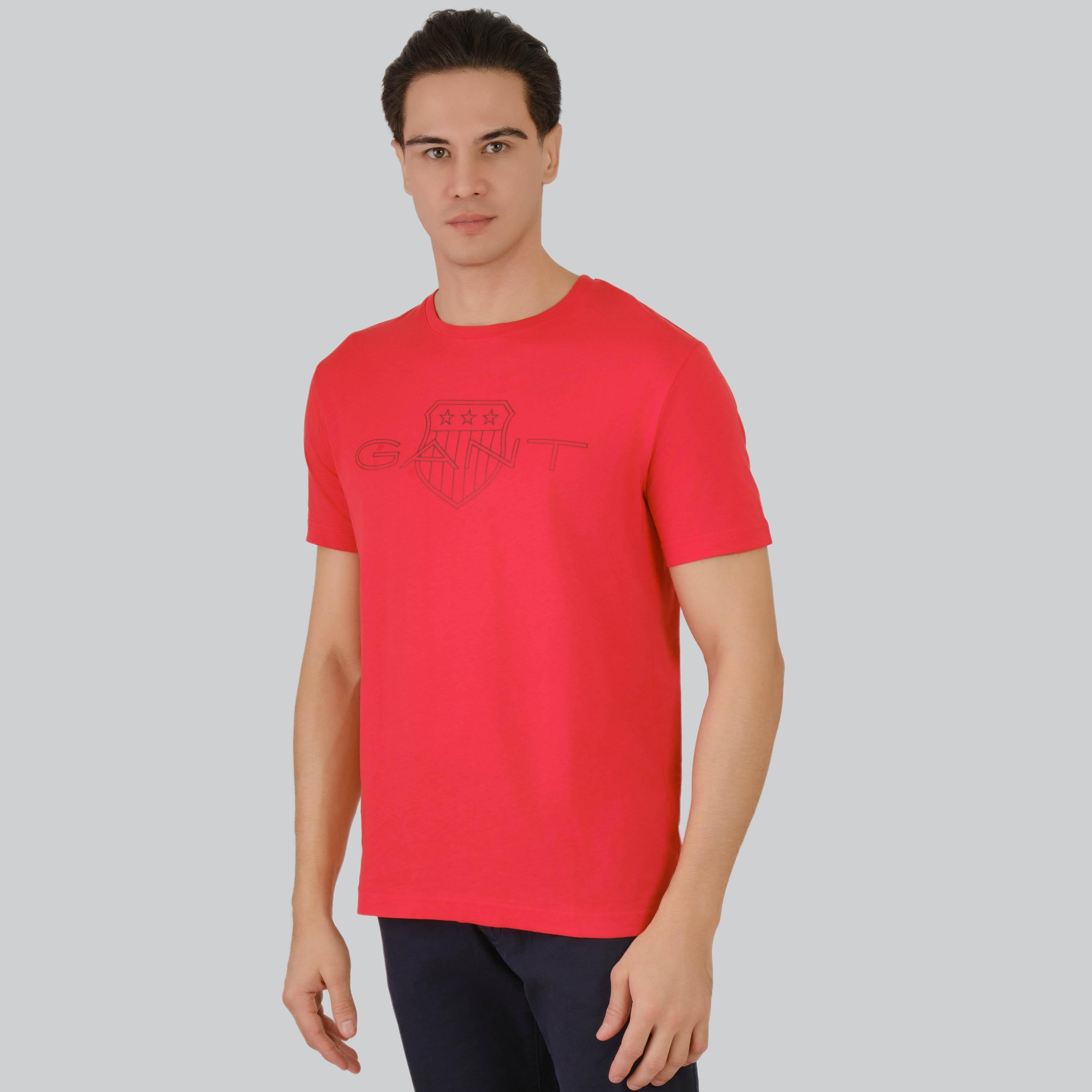تي شيرت رجالي بأكمام قصيرة وياقة مستديرة وطبعة شعار Gant Shield-men-clothing-tshirtsandpolos-tshirts-image-13