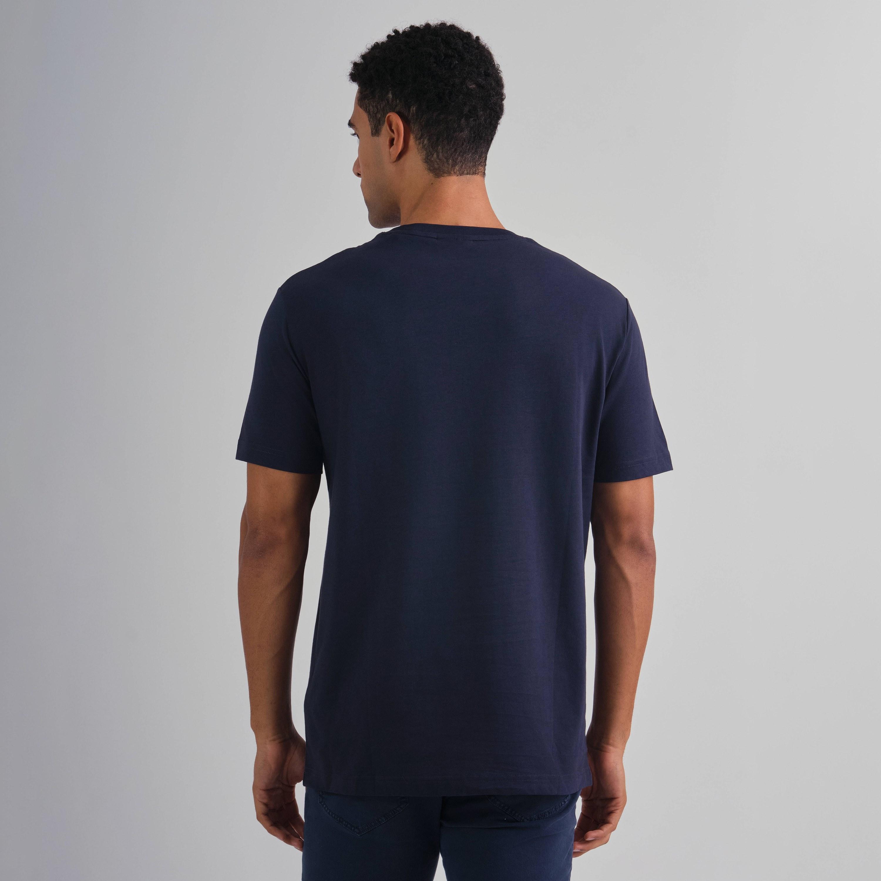 تي شيرت رجالي بأكمام قصيرة وياقة مستديرة وطبعة شعار Gant Shield-men-clothing-tshirtsandpolos-tshirts-image-11
