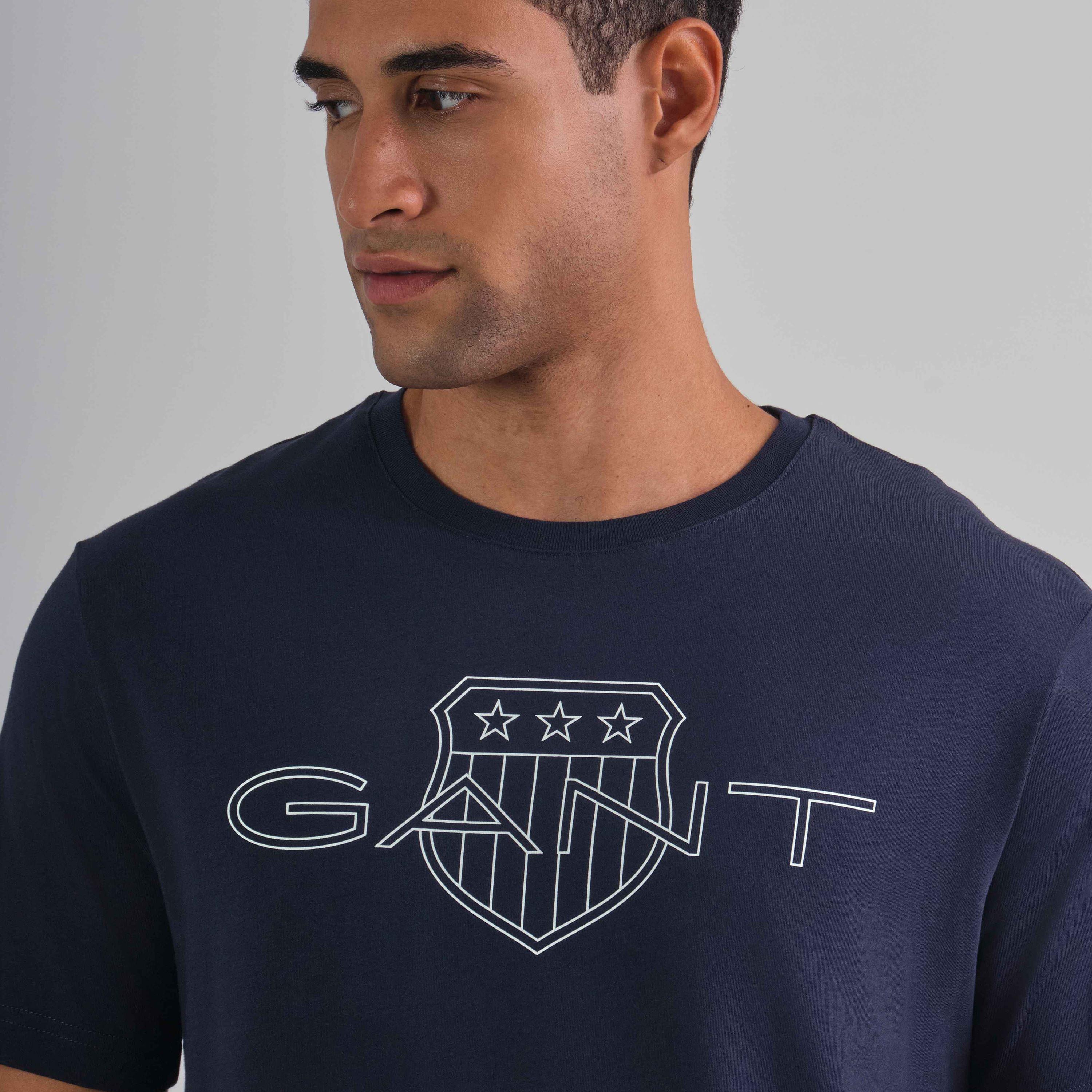 تي شيرت رجالي بأكمام قصيرة وياقة مستديرة وطبعة شعار Gant Shield-men-clothing-tshirtsandpolos-tshirts-image-12