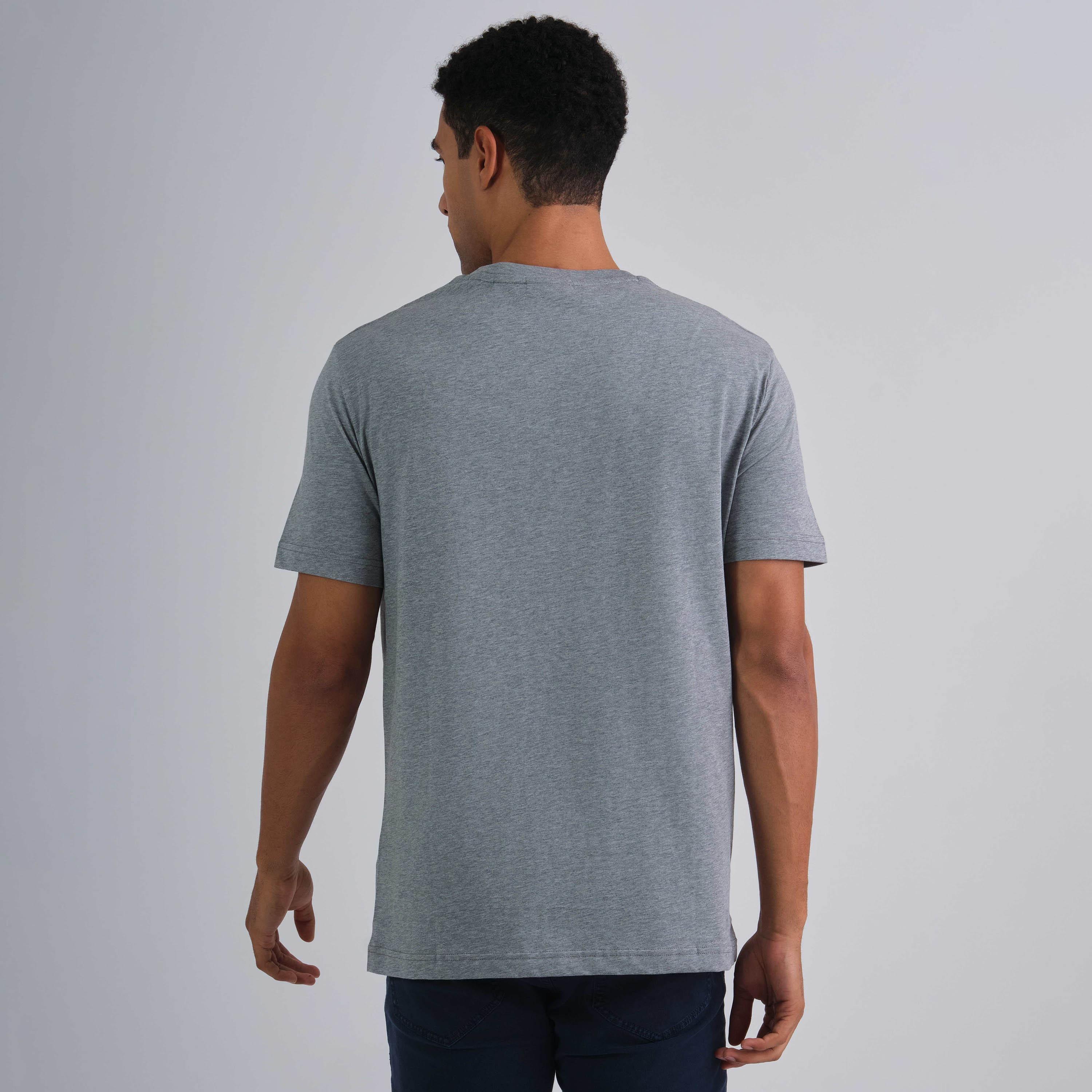 تي شيرت رجالي بأكمام قصيرة وياقة مستديرة وطبعة شعار Gant Shield-men-clothing-tshirtsandpolos-tshirts-image-3