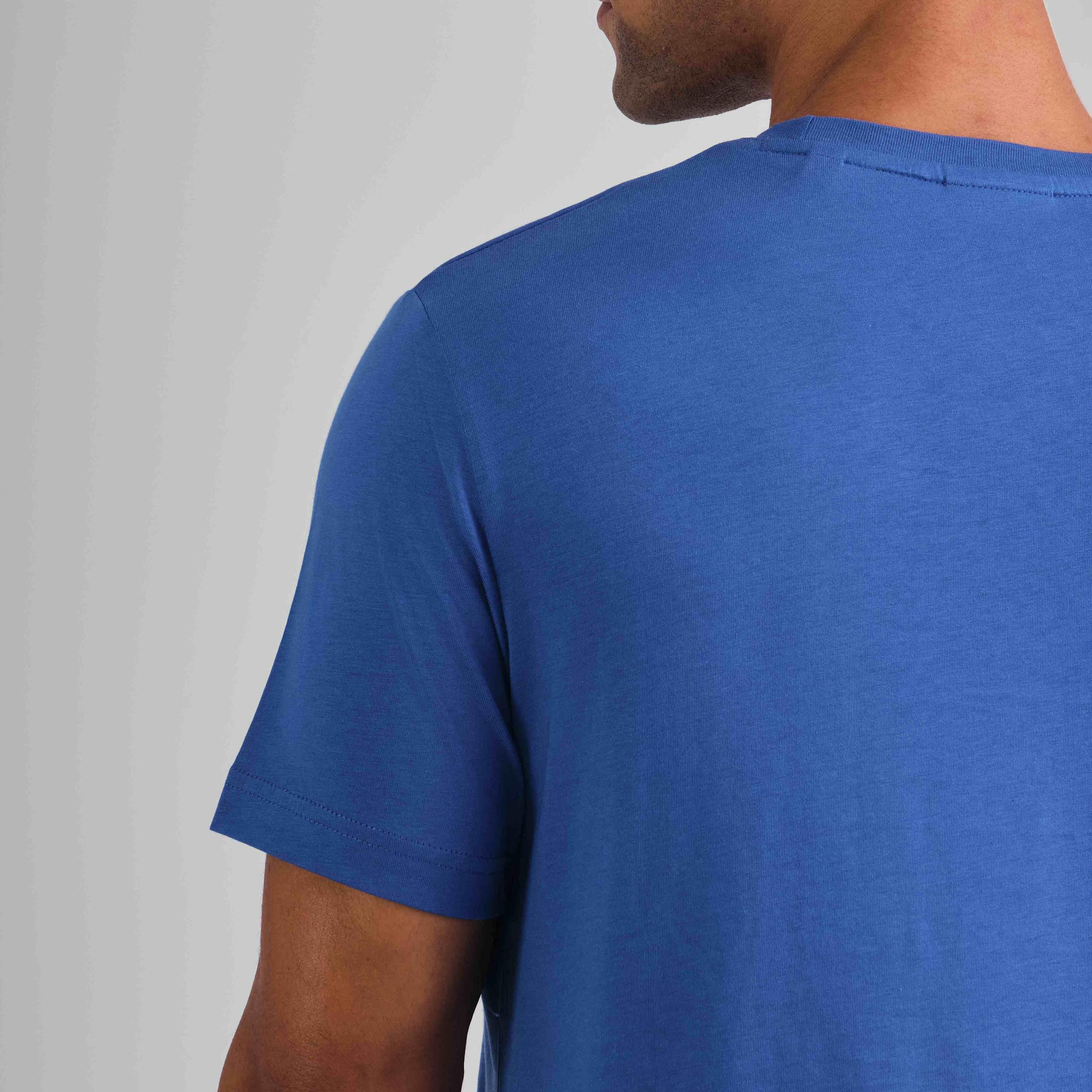 تي شيرت رجالي بأكمام قصيرة وياقة مستديرة وطبعة شعار Gant Shield-men-clothing-tshirtsandpolos-tshirts-image-8