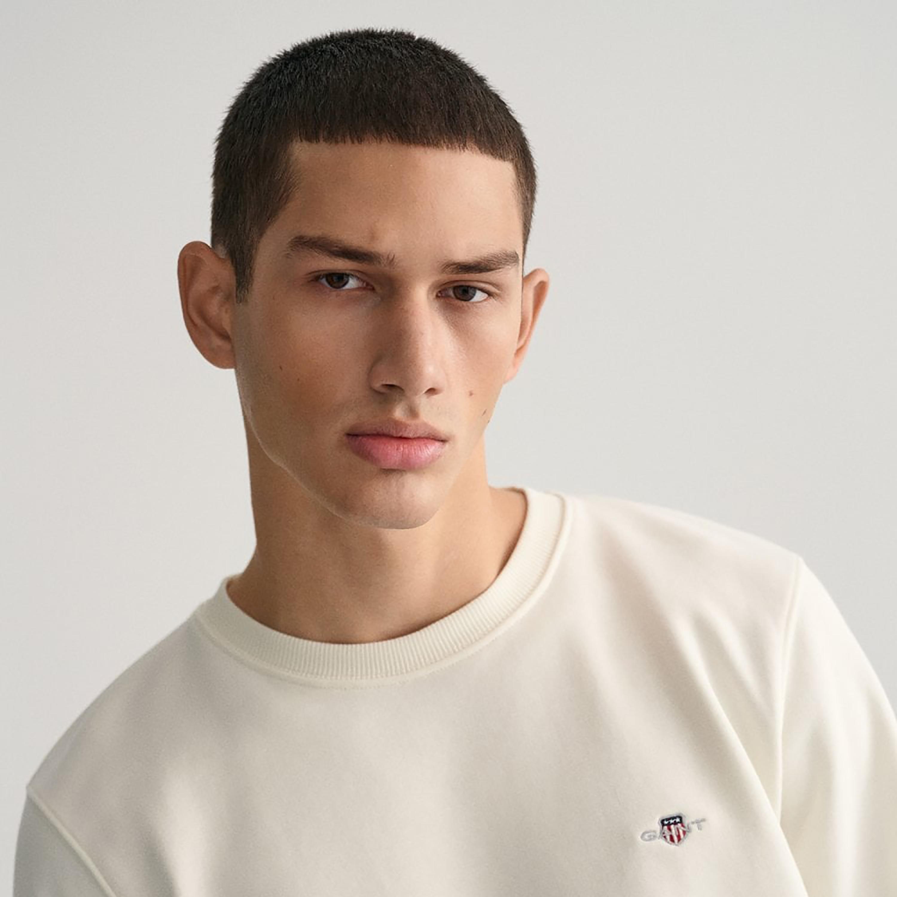 Gant Logo Detail Crew Neck Sweatshirt-men-winterwear-hoodiesandsweatshirts-image-3