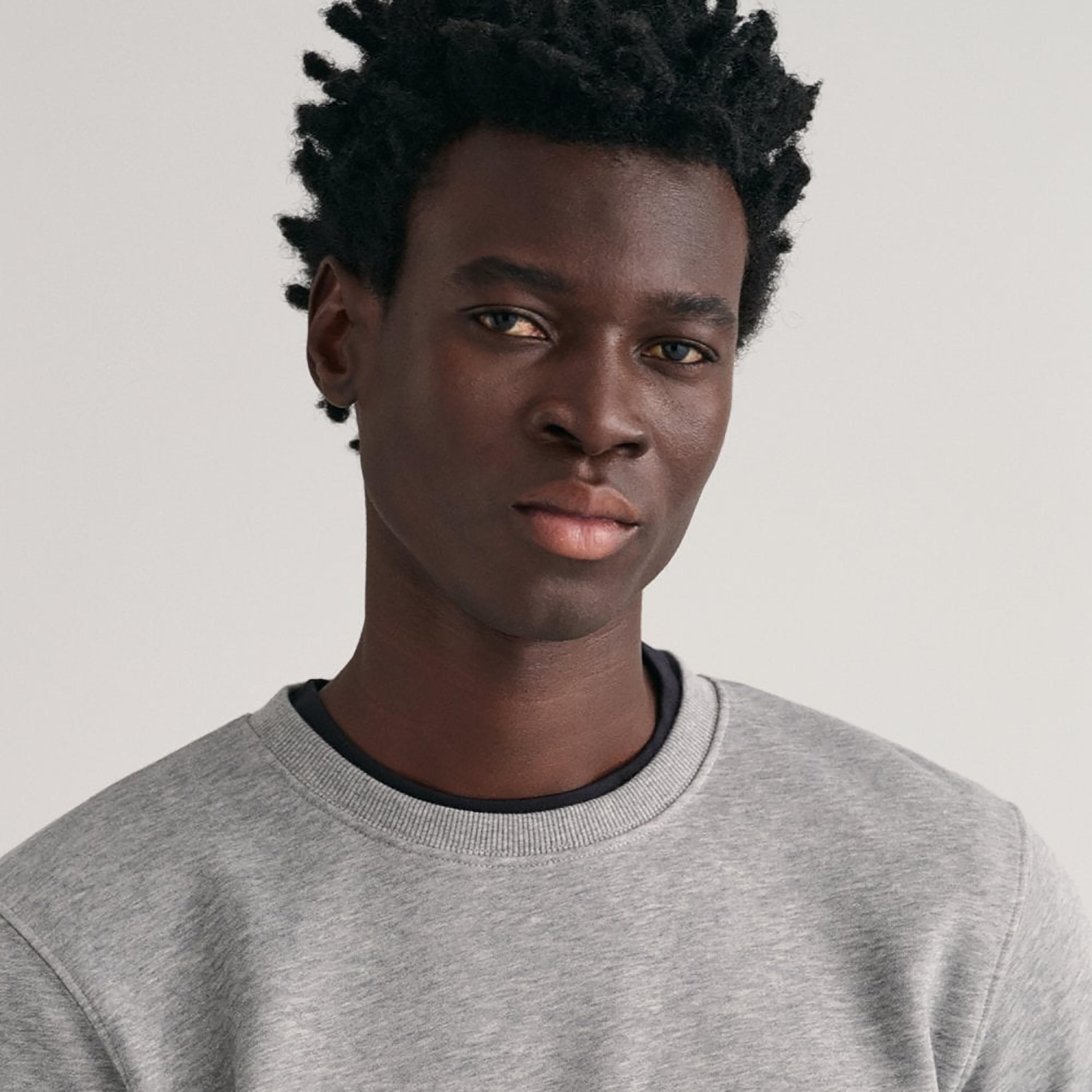 Gant Logo Detail Crew Neck Sweatshirt-men-winterwear-hoodiesandsweatshirts-image-3