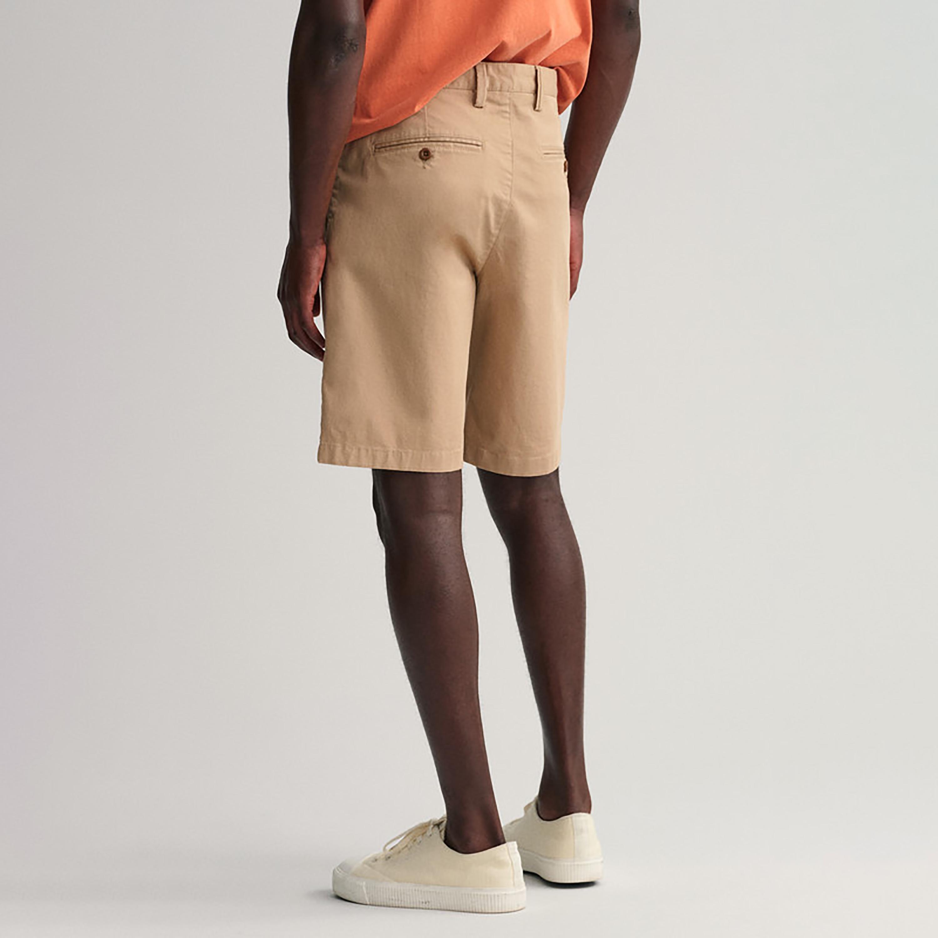 شورت بأزرار متوسط الارتفاع بتفاصيل شعار جانت-men-clothing-bottoms-shorts-image-3