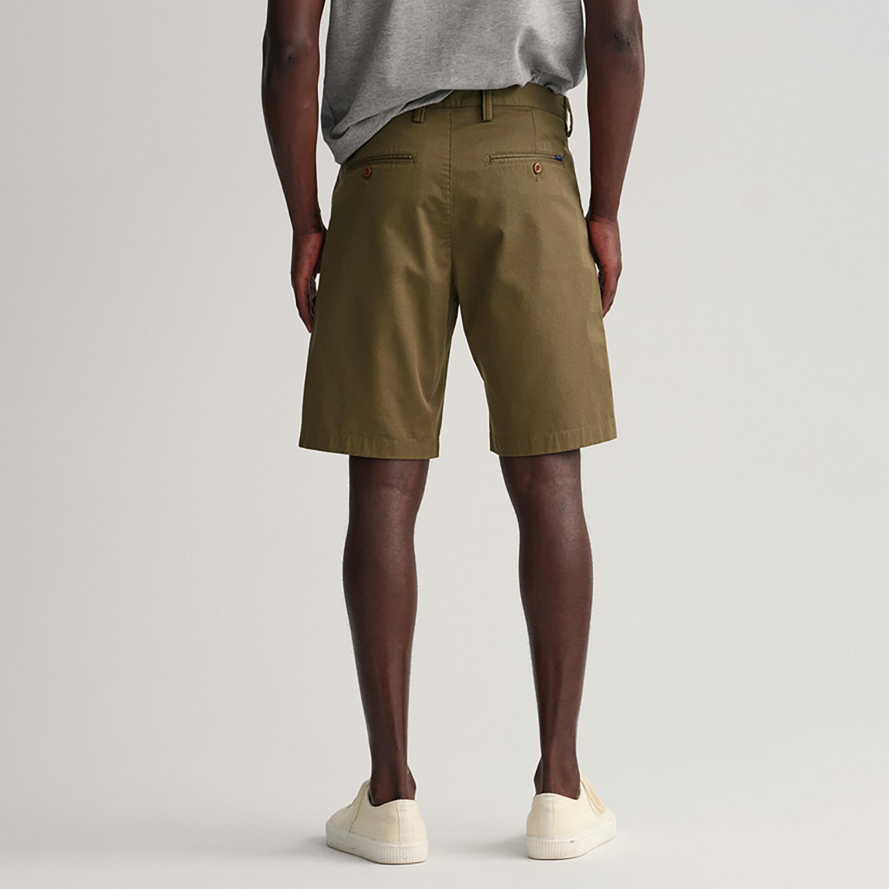 شورت بأزرار متوسط الارتفاع بتفاصيل شعار جانت-men-clothing-bottoms-shorts-image-1
