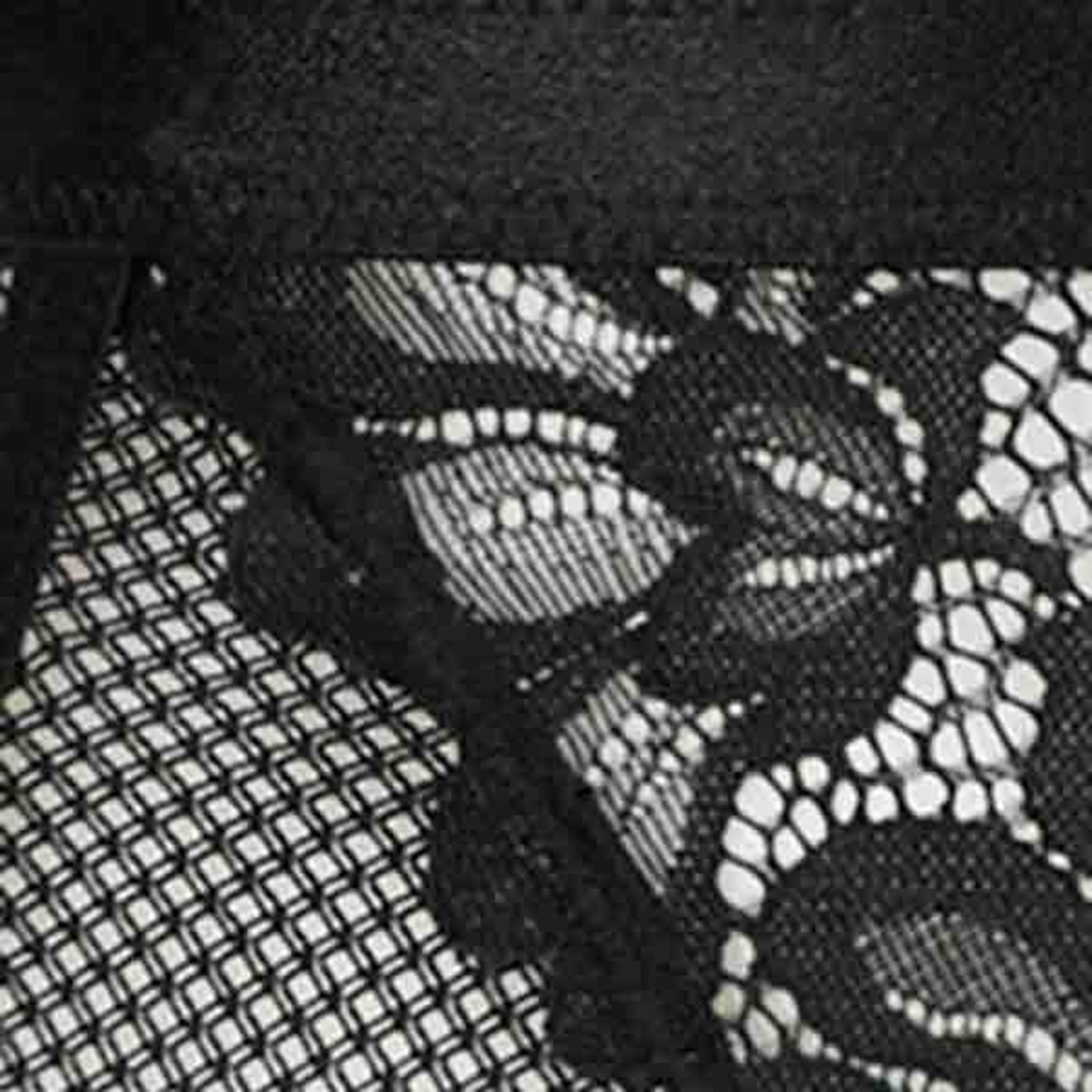 بودي سوت نسائي مفتوح "كونفيشن" من الدانتيل الأسود بدون سلك ودعم خفيف من آن سمرز-women-clothing-lingerie-babydollsandbodysuits-image-4