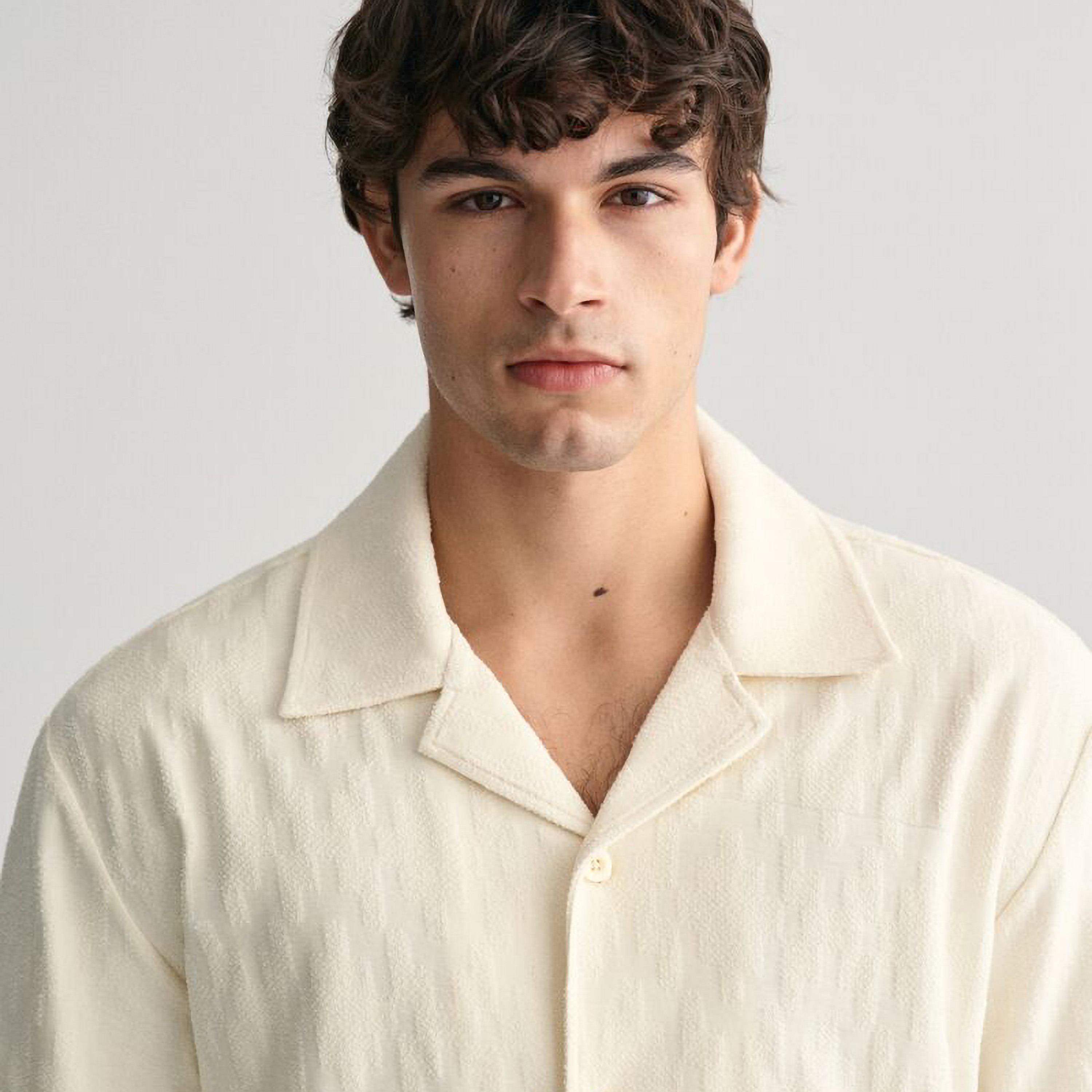 Gant Regular Fit Textured Resort Collar Short Sleeves Men's Shirt-men-clothing-shirts-image-3