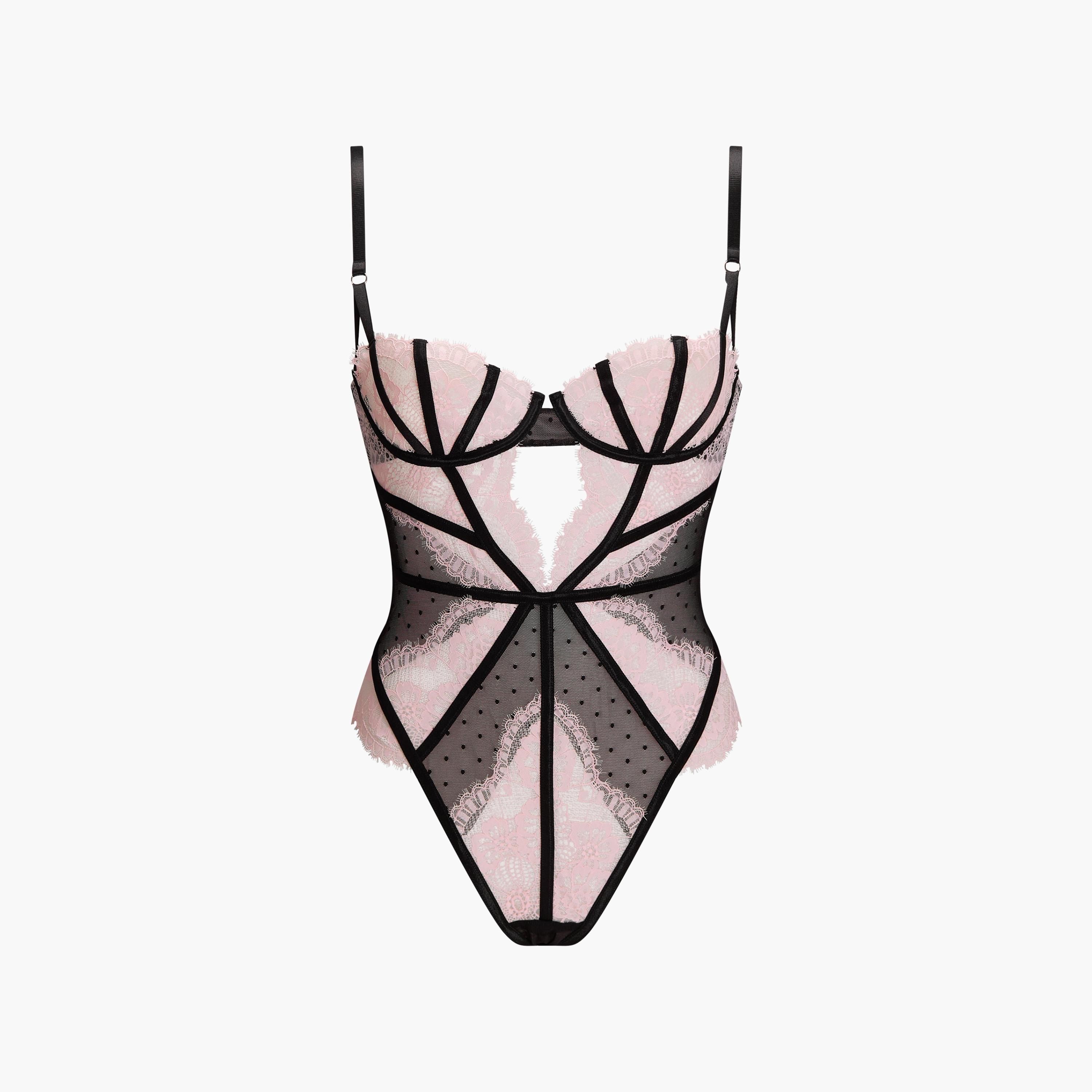 بودي سوت نسائي مفتوح "سيكريت سيدكشن" من الدانتيل الوردي بنقشة الزهور وسلك من آن سمرز-women-clothing-lingerie-babydollsandbodysuits-image-4