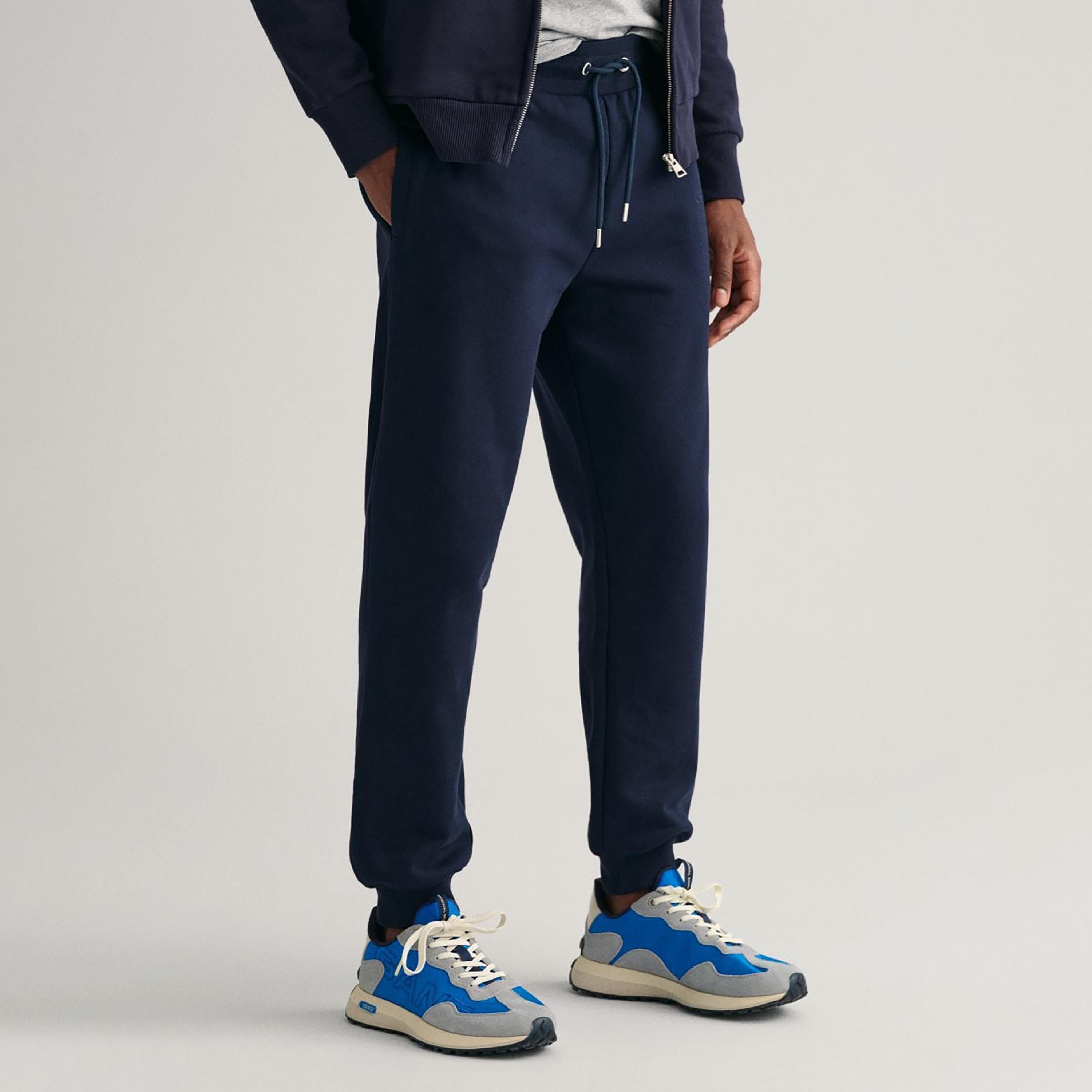 بنطال رياضي برباط متوسط الارتفاع ومطرز بشعار جانت-men-clothing-bottoms-joggers-image-1