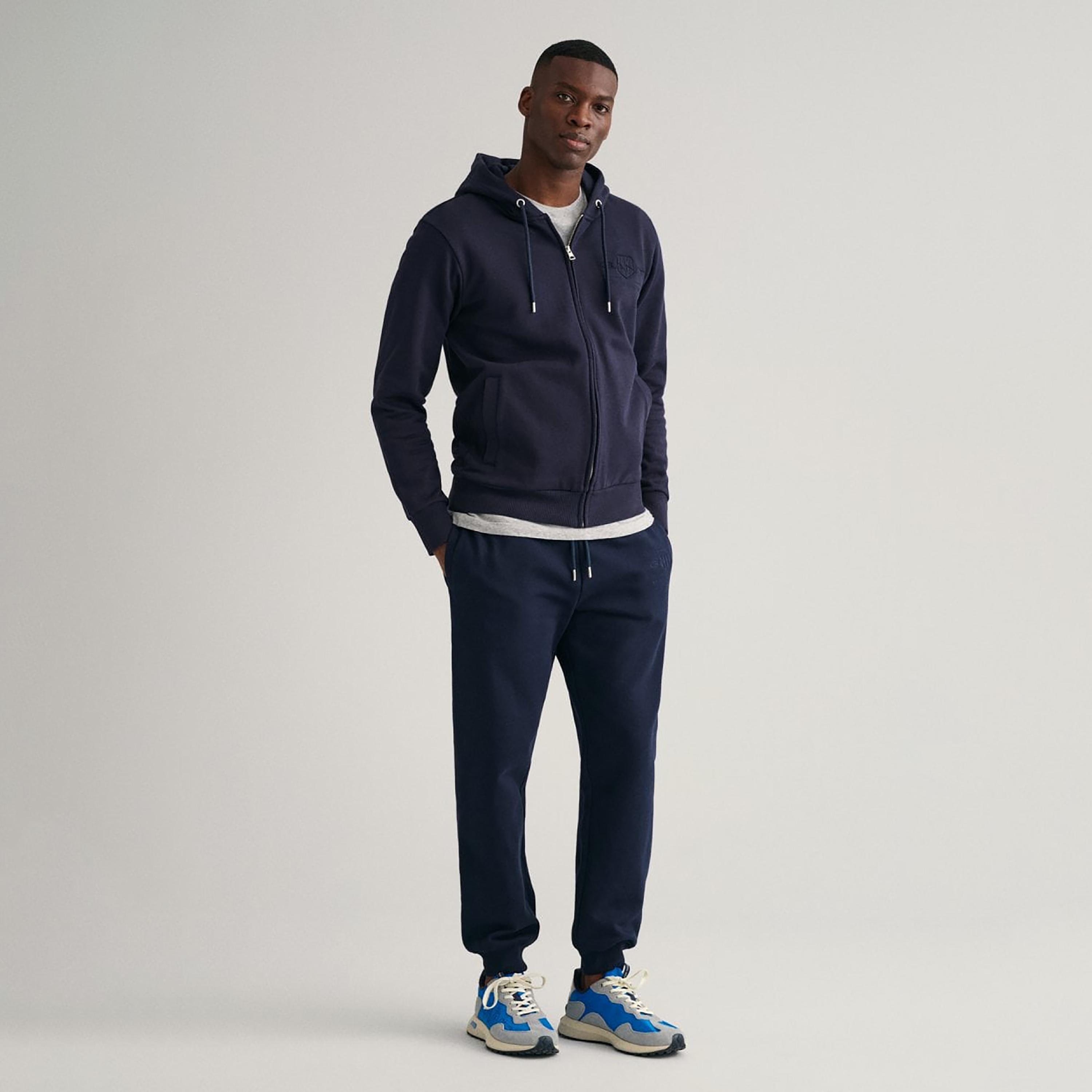 بنطال رياضي برباط متوسط الارتفاع ومطرز بشعار جانت-men-clothing-bottoms-joggers-image-2