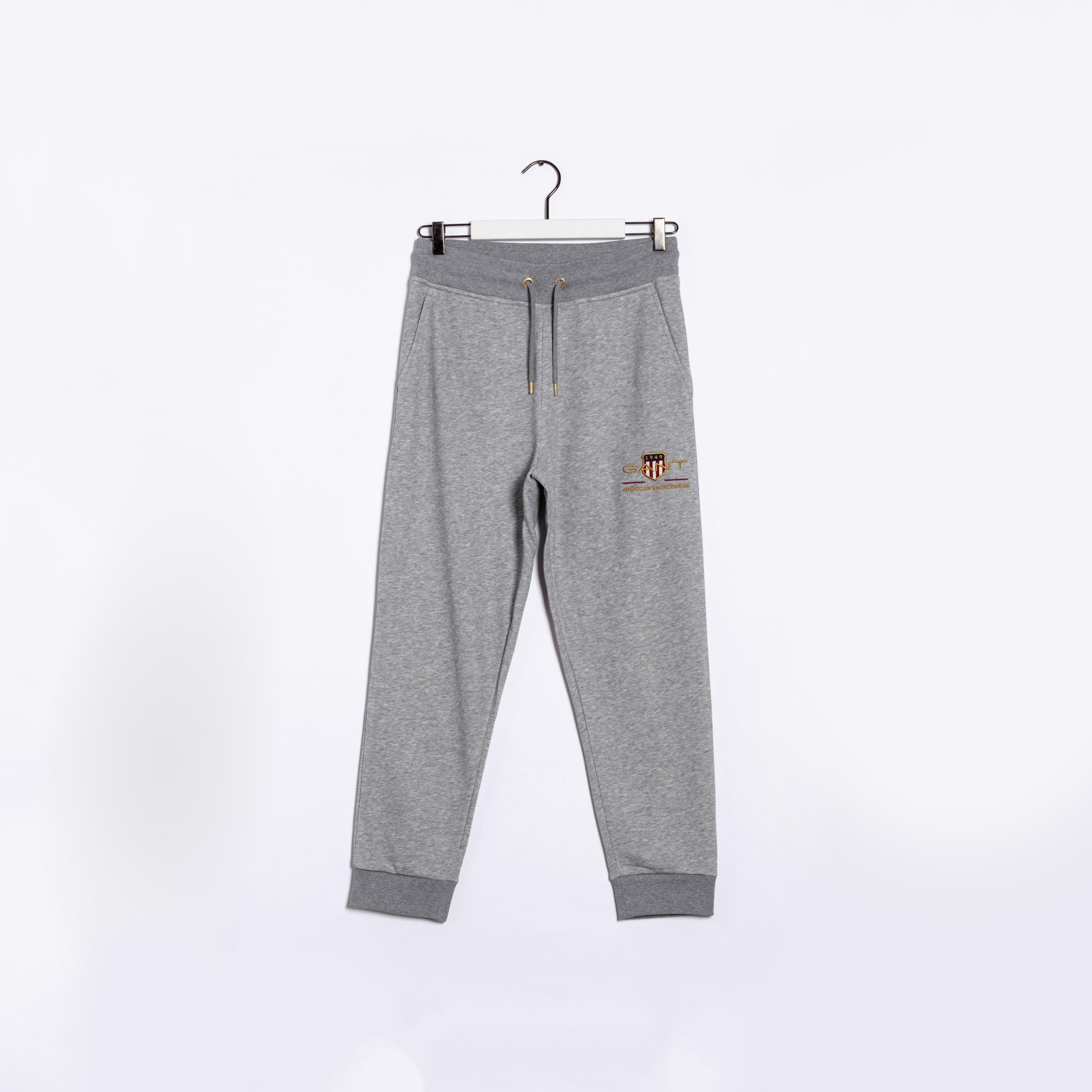بنطال رياضي برباط متوسط الارتفاع ومطرز بشعار جانت-men-clothing-bottoms-joggers-image-1