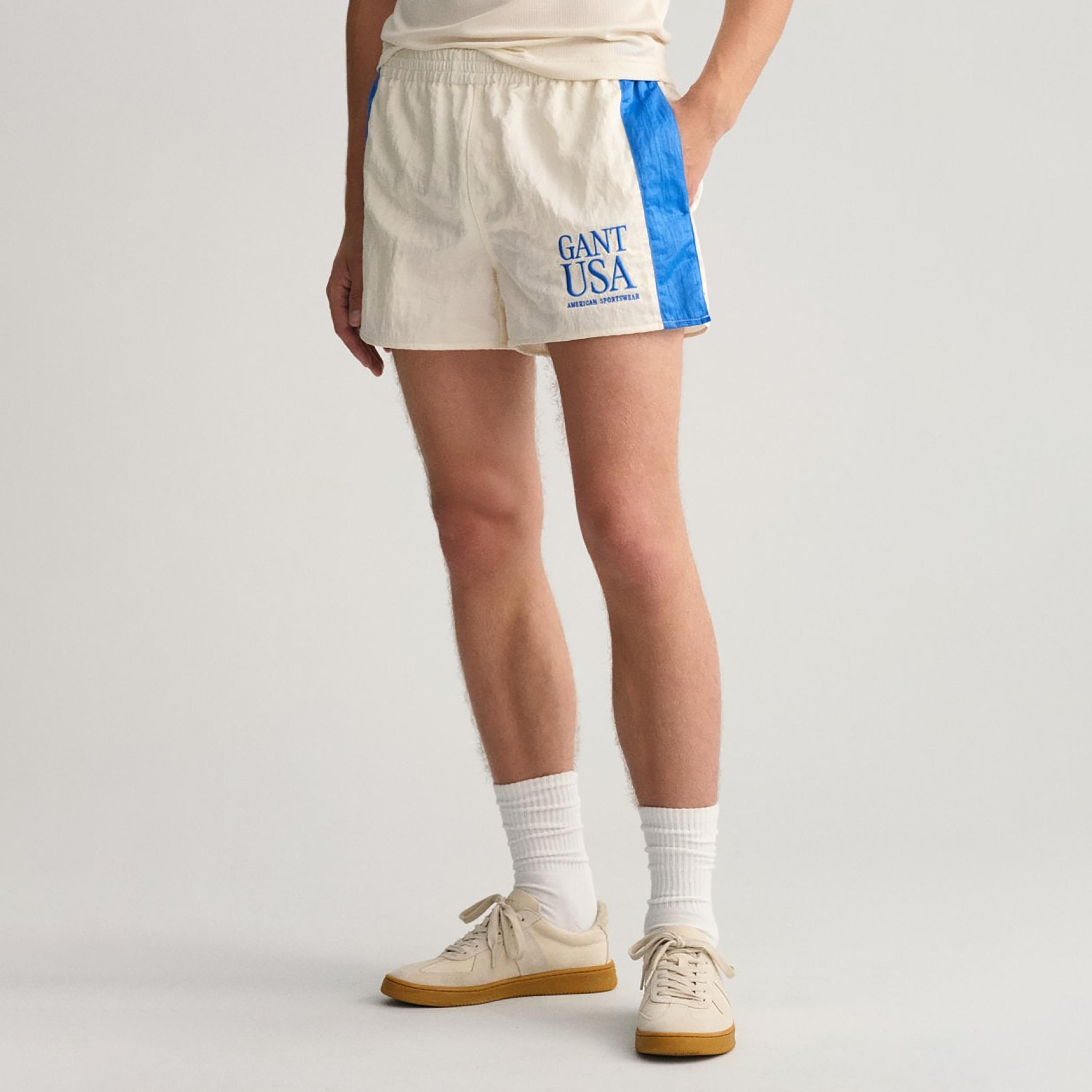 شورت بخصر مطاطي متوسط الارتفاع ومطرز بشعار جانت-men-clothing-bottoms-shorts-image-3
