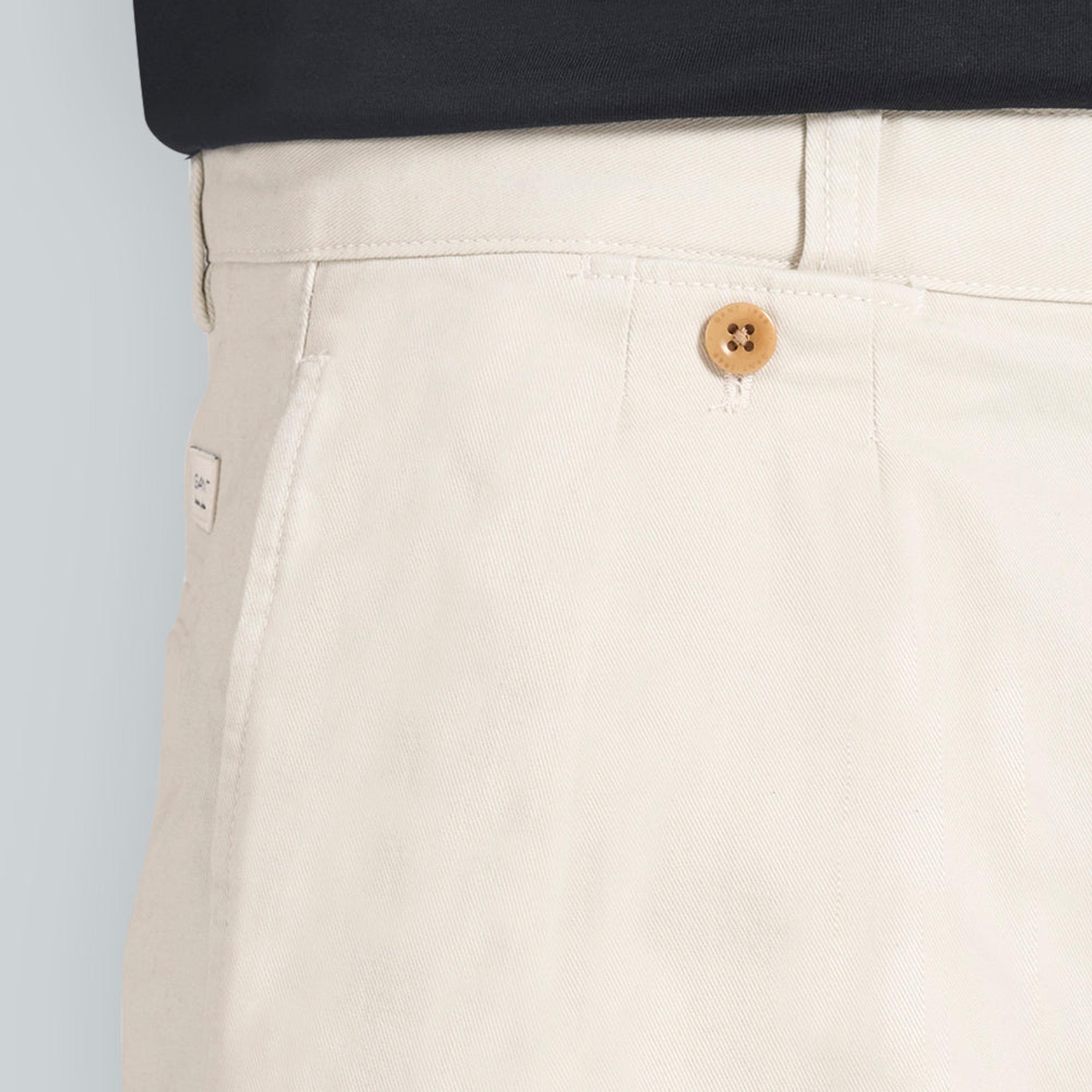 شورت تشينو رجالي سادة بخصر متوسط وأزرار من جانت-men-clothing-bottoms-shorts-image-3