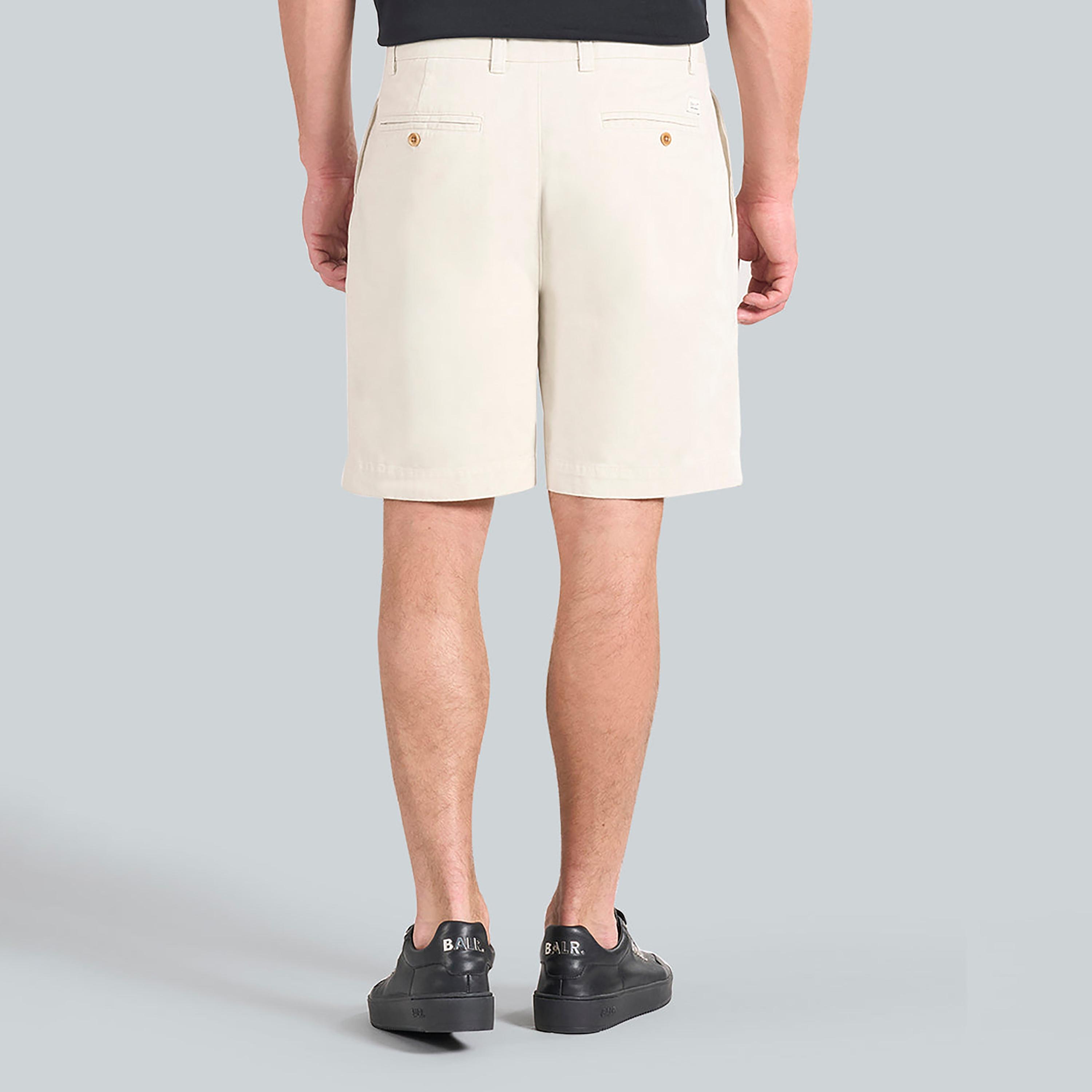 شورت تشينو رجالي سادة بخصر متوسط وأزرار من جانت-men-clothing-bottoms-shorts-image-4