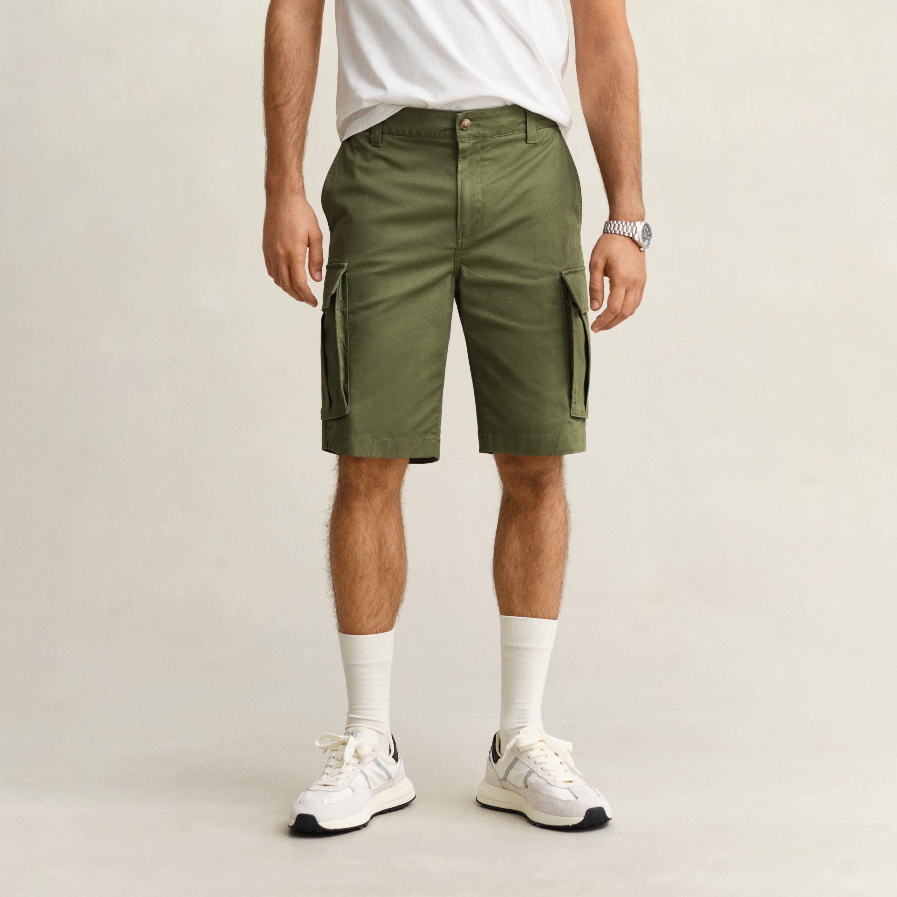 شورت "كارغو" رجالي سادة بخصر متوسط وسحاب وزر من جانت-men-clothing-bottoms-shorts-image-1