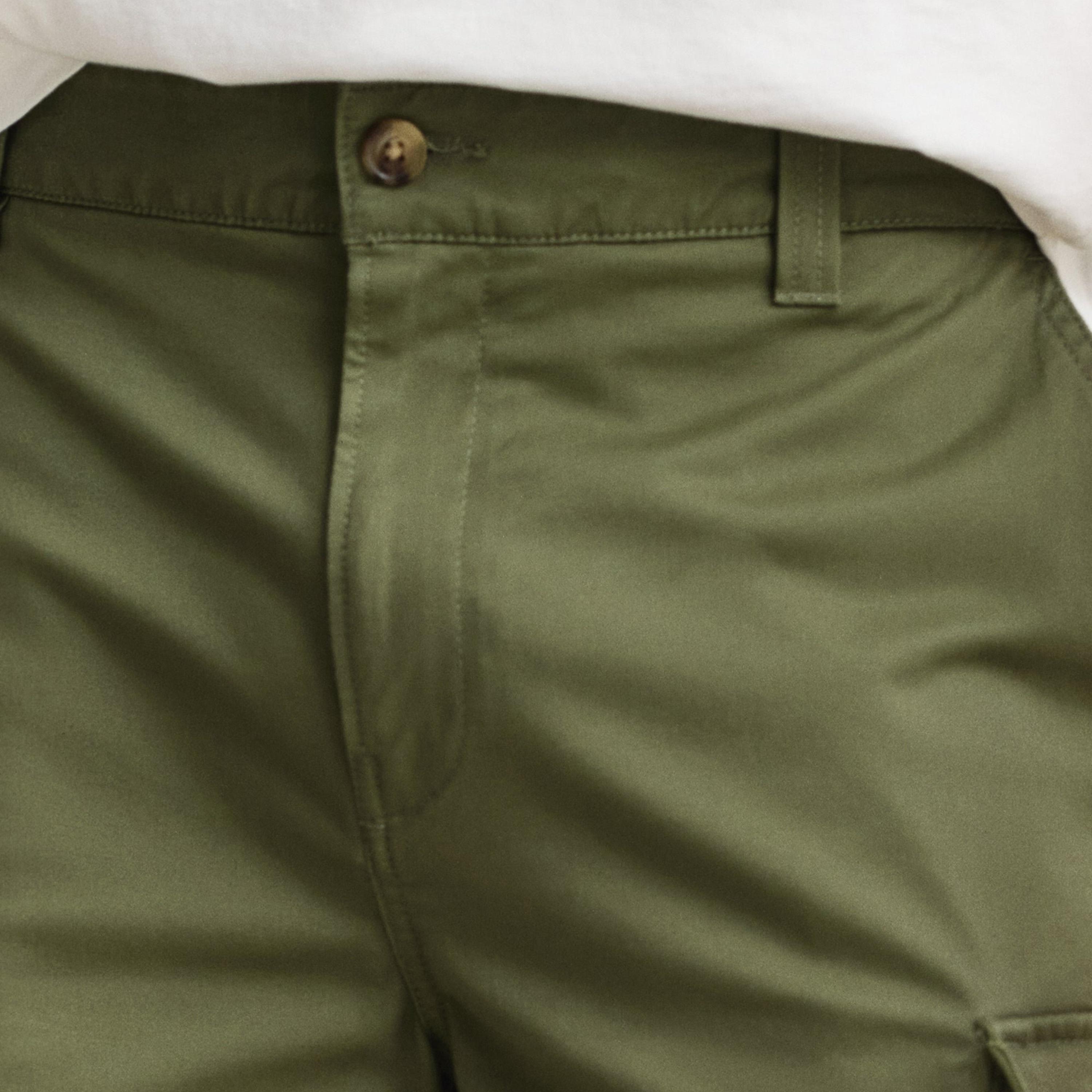 شورت "كارغو" رجالي سادة بخصر متوسط وسحاب وزر من جانت-men-clothing-bottoms-shorts-image-3